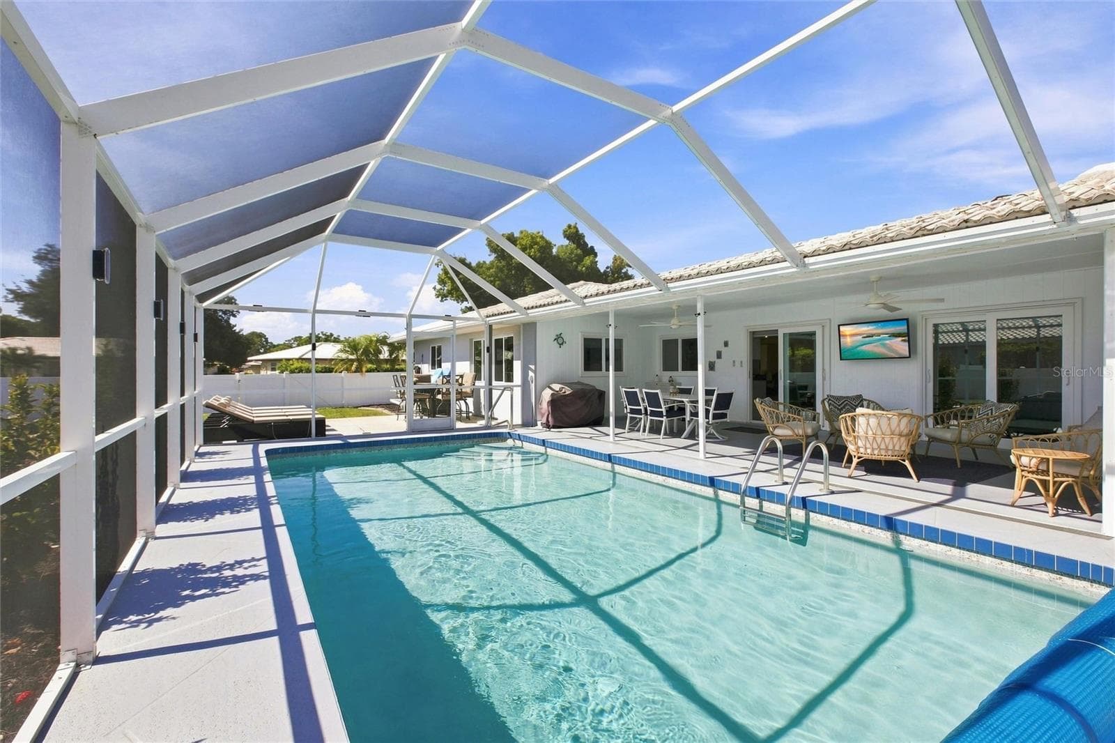 Screened lanai with gas heated pool - 302 DEGAS DR, NOKOMIS