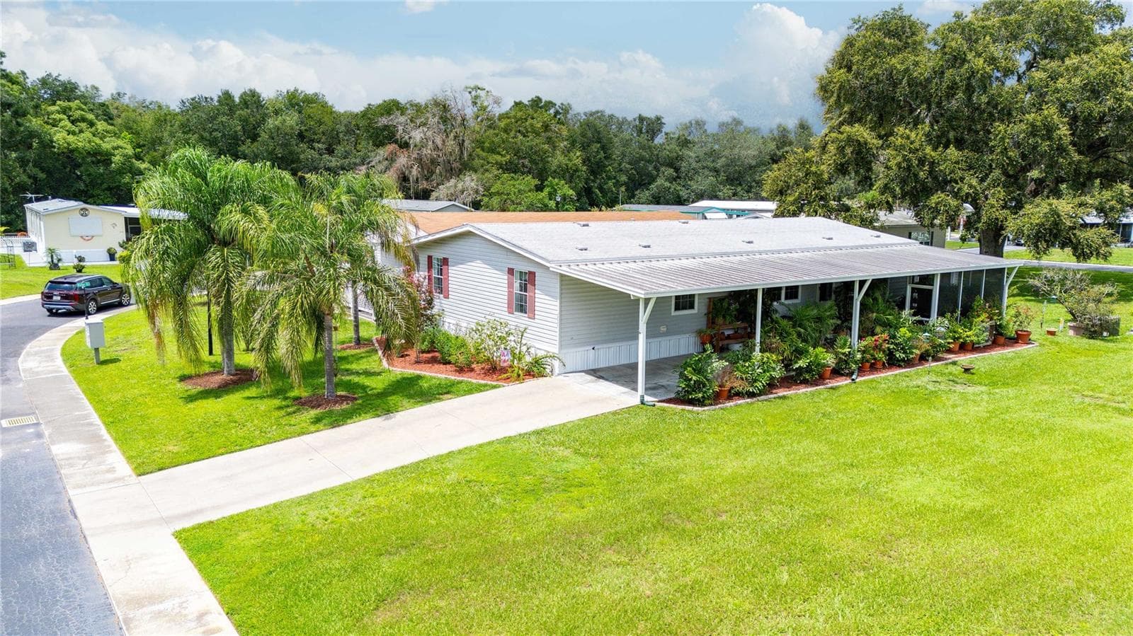 Manufactured Home at 38417 MONET DR, ZEPHYRHILLS, photo 2 of 53