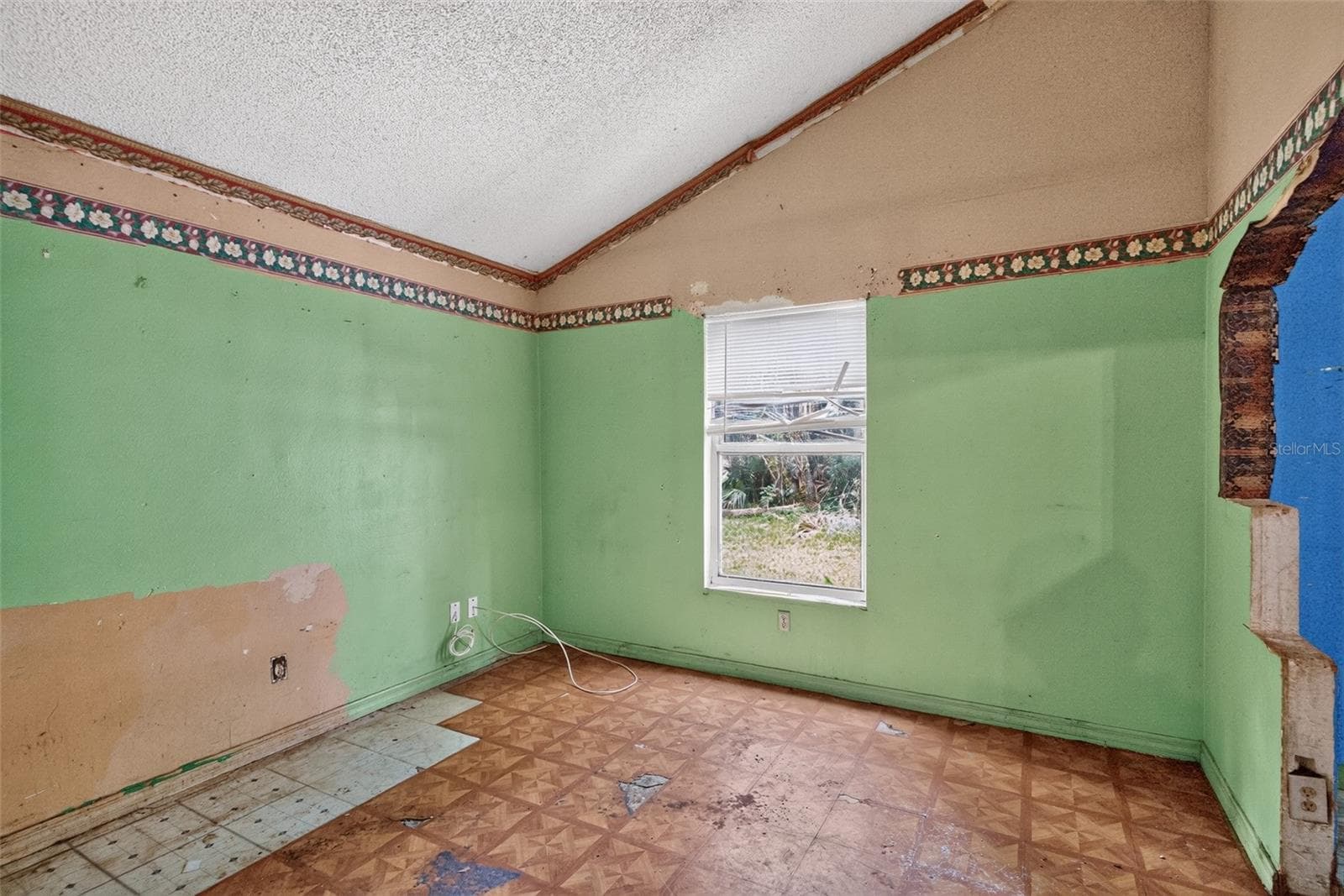 Single Family Residence at 1301 W 11TH ST, SANFORD, photo 12 of 30