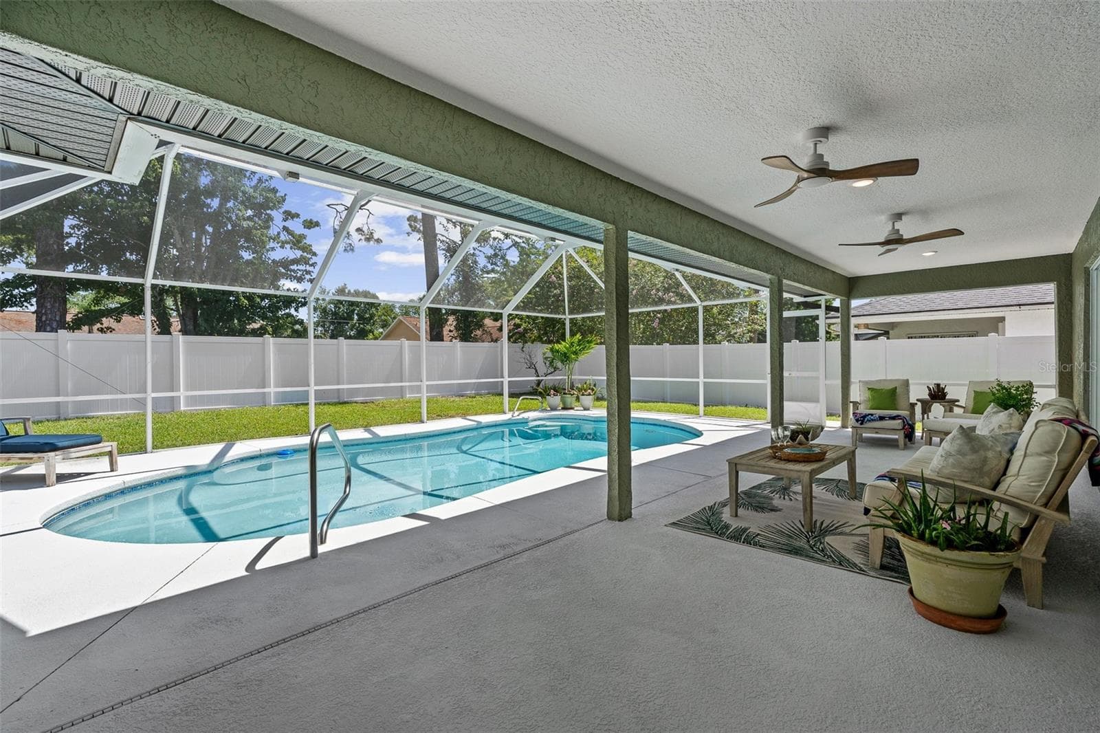 Pool and Porch - 173 BAYSIDE DR, PALM COAST