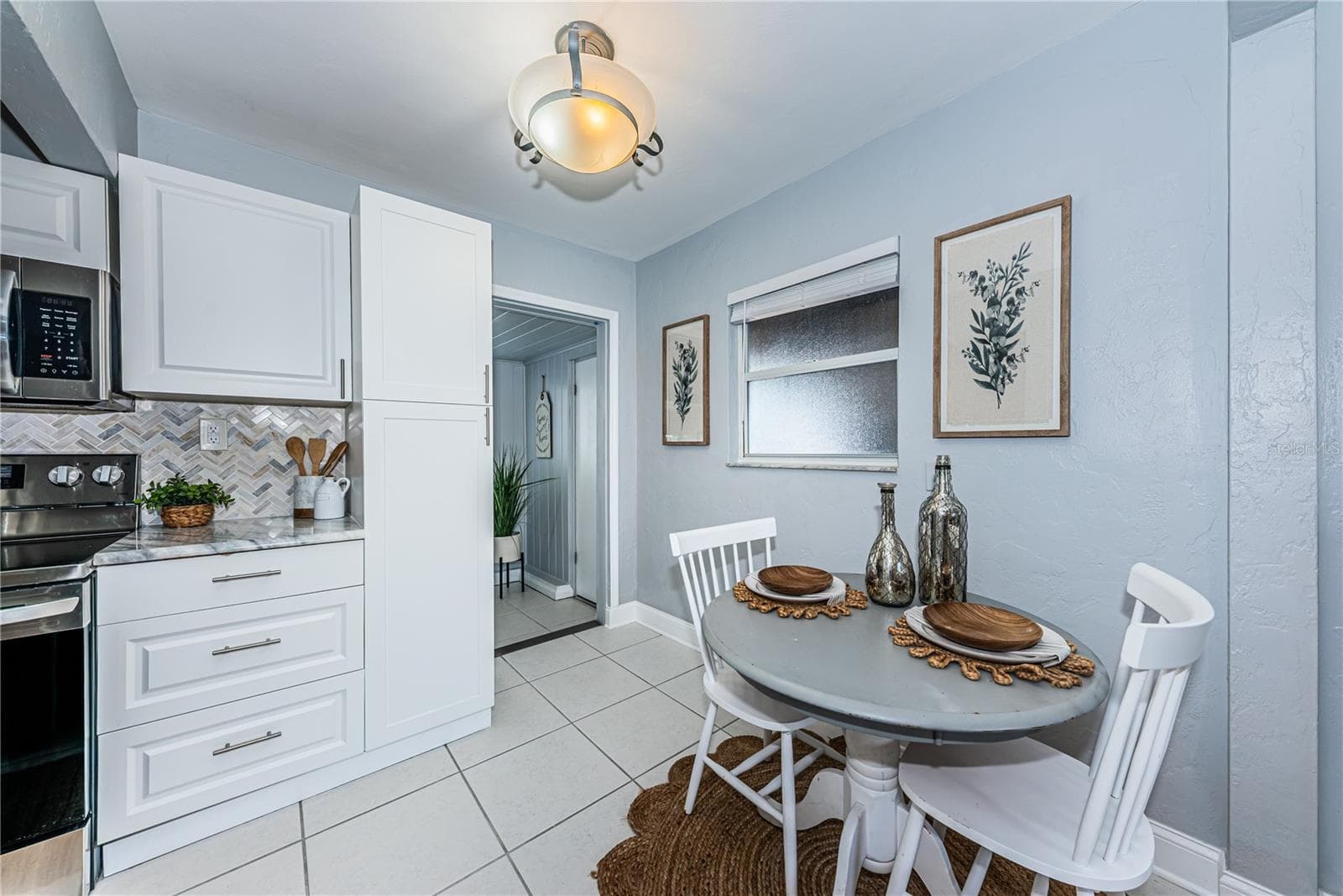 14.6’x7.2’ Kitchen Space for Larger Table - 262 40 AVE NE, ST PETERSBURG