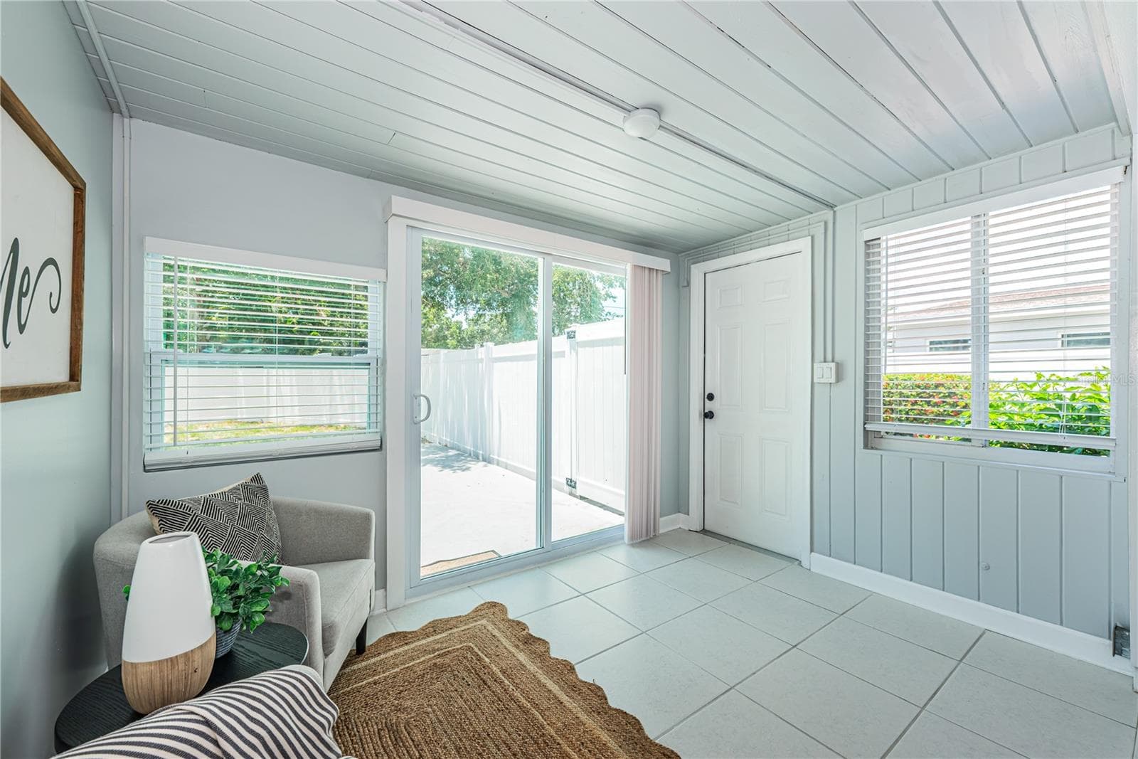 27’x15’ Fam Rm Exit d to Patio, Fenced Yard - 262 40 AVE NE, ST PETERSBURG