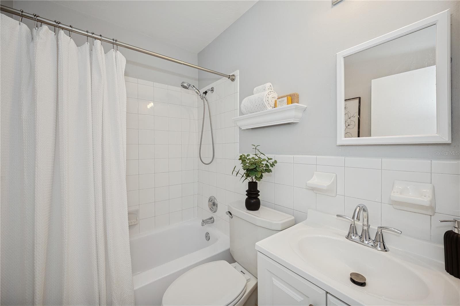 Modernized Bathroom With Bath Fitter Tub - 262 40 AVE NE, ST PETERSBURG