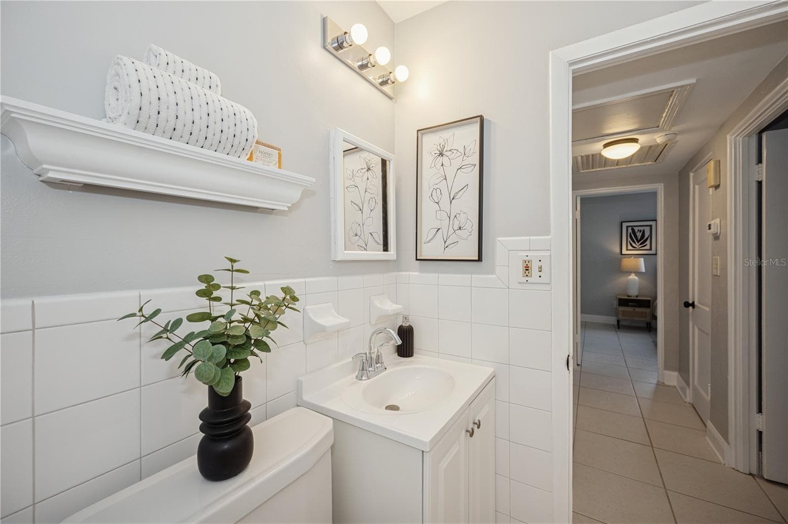 Lovely 7’x5’ Updated Bathroom - 262 40 AVE NE, ST PETERSBURG