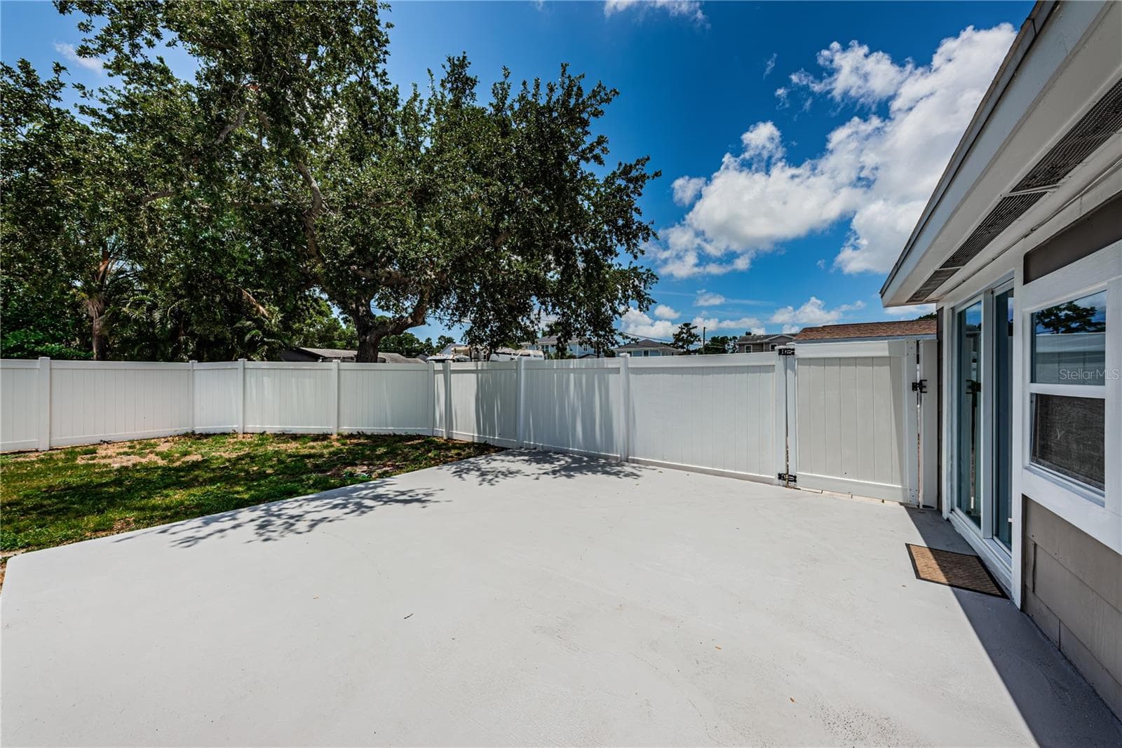 20 ft x 20 ft Patio Outside Family Room - 262 40 AVE NE, ST PETERSBURG