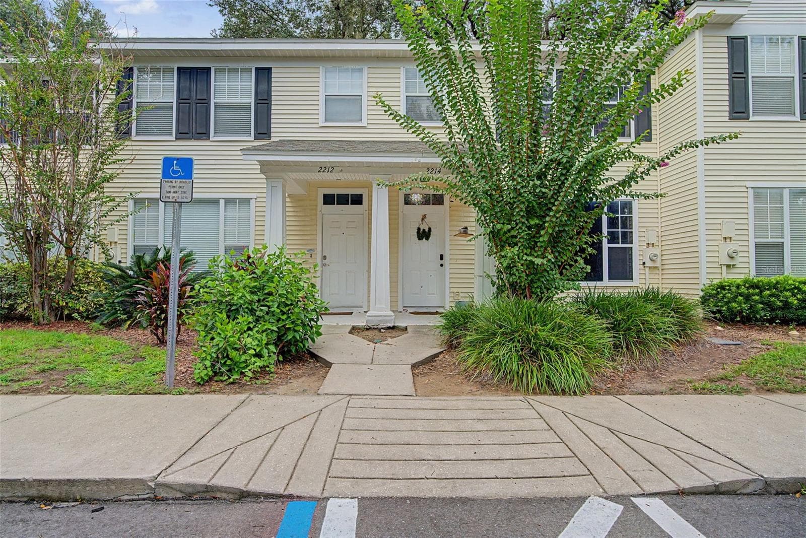 2214 GOLDEN OAK LN