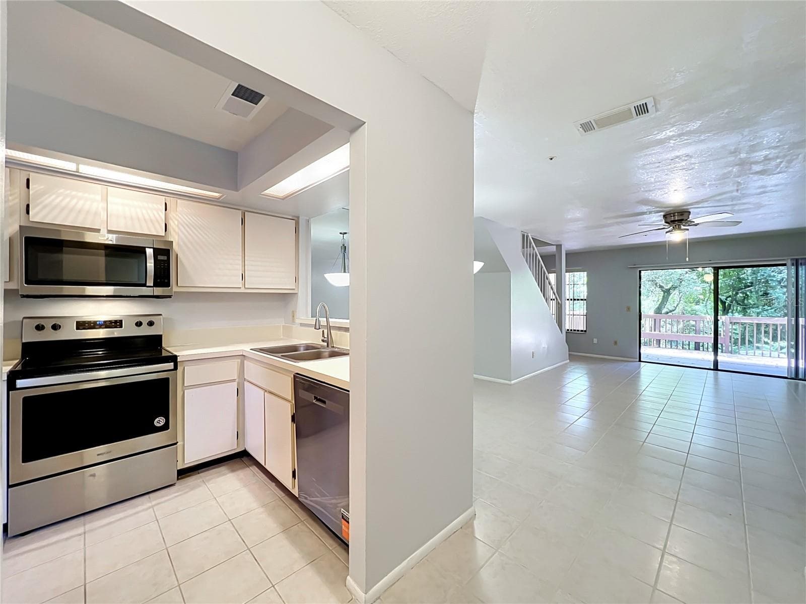 Townhouse at 635 NORTHBRIDGE DR, ALTAMONTE SPRINGS, photo 10 of 71