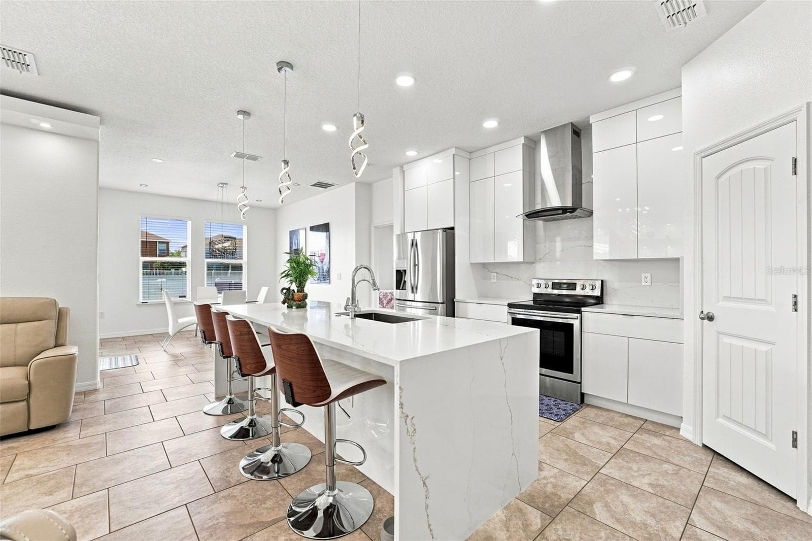 Single Family Residence at 2050 BEACON LANDING CIR, ORLANDO, photo 7 of 48