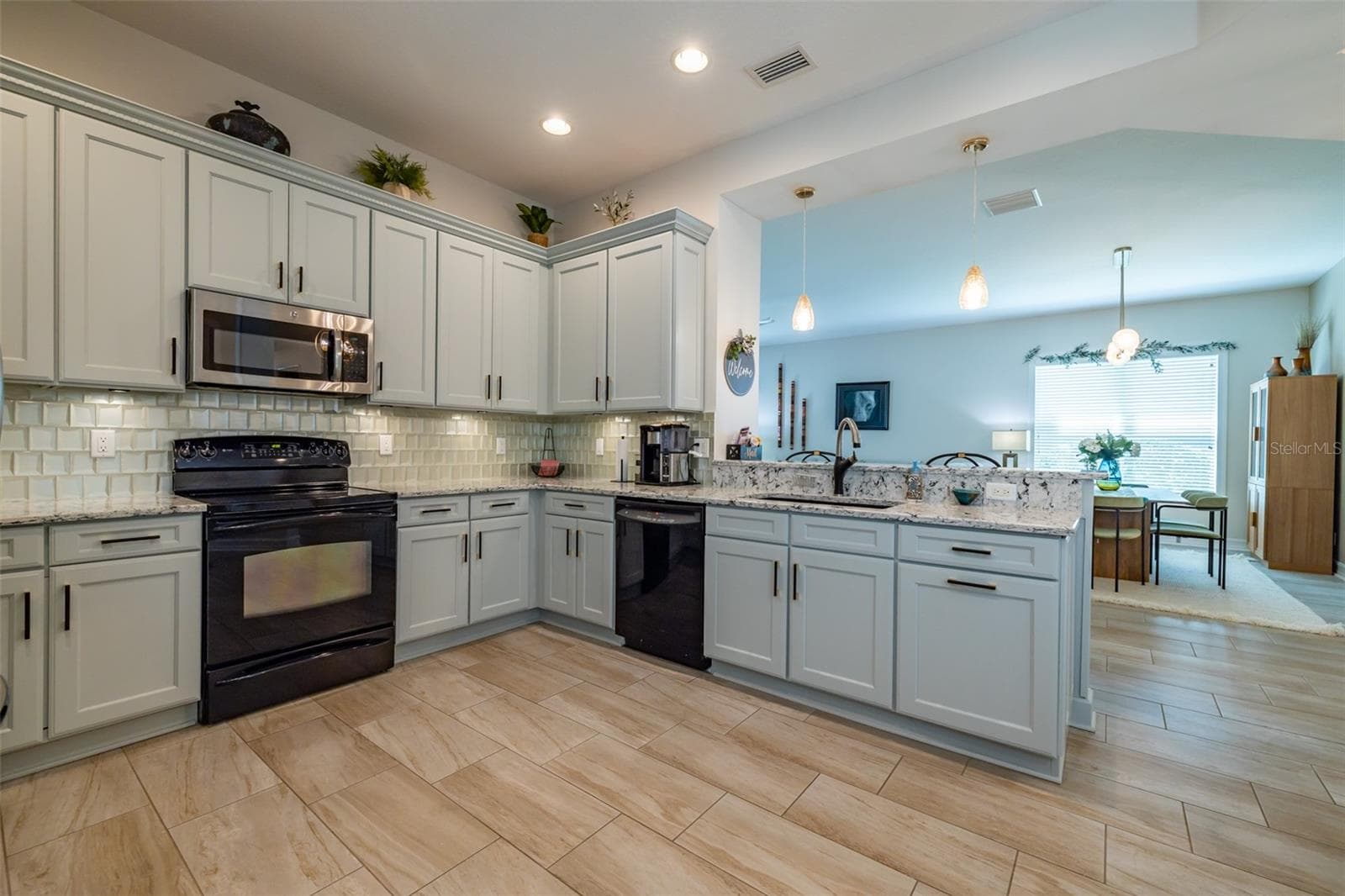 Single Family Residence at 15818 COBBLE MILL DR, WIMAUMA, photo 14 of 97