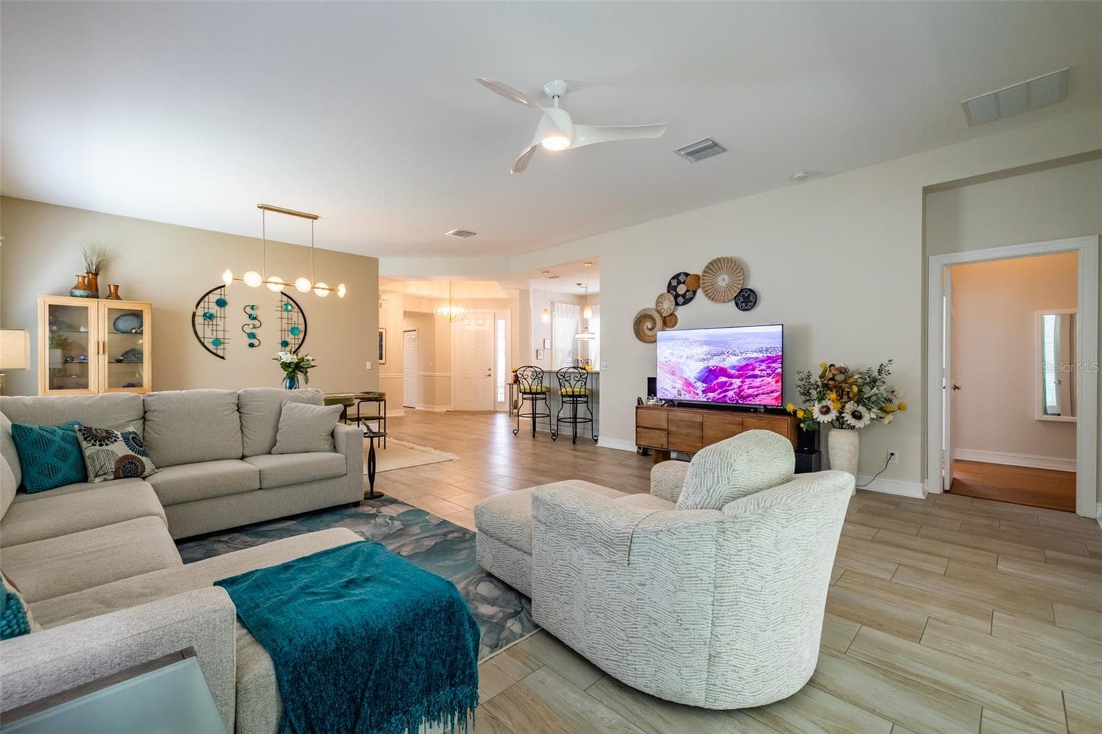 Single Family Residence at 15818 COBBLE MILL DR, WIMAUMA, photo 24 of 97
