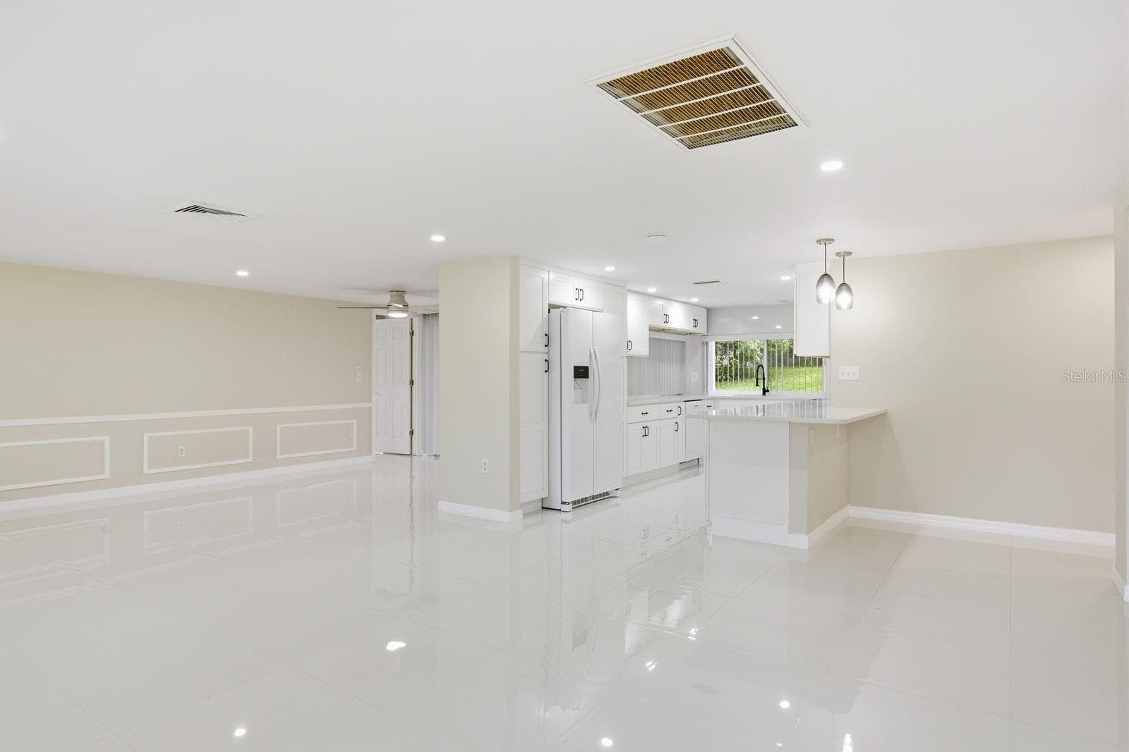 Living/Dining - 8604 MILL CREEK LN, HUDSON