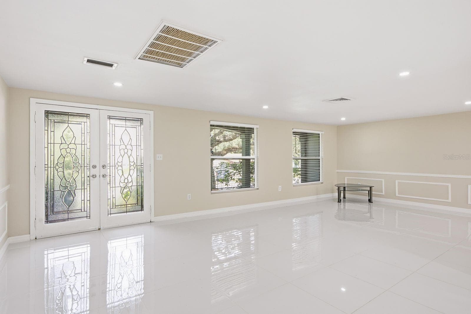 Living Room - 8604 MILL CREEK LN, HUDSON