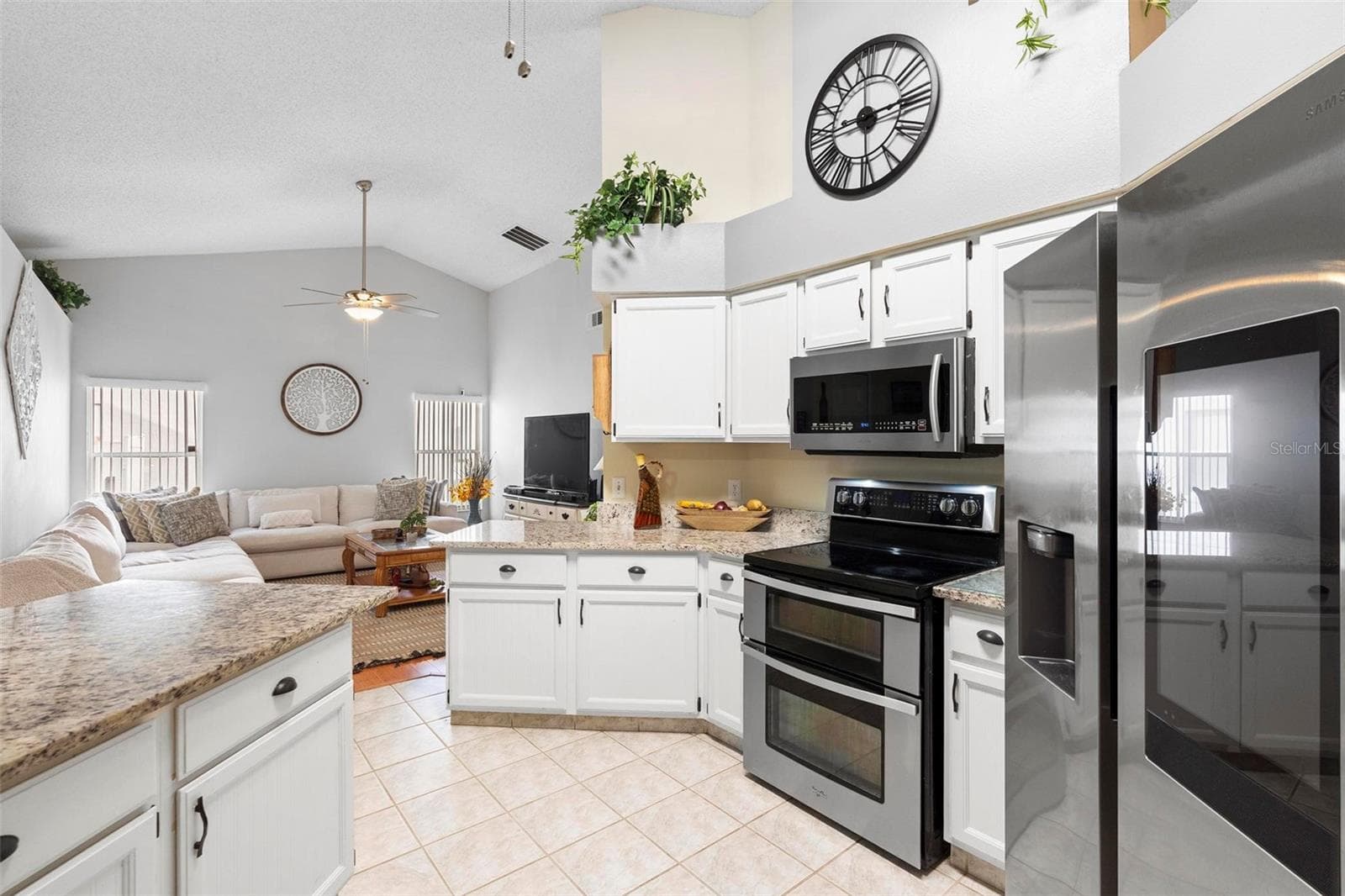 Single Family Residence at 12512 TILLINGHAM CT, ORLANDO, photo 8 of 41