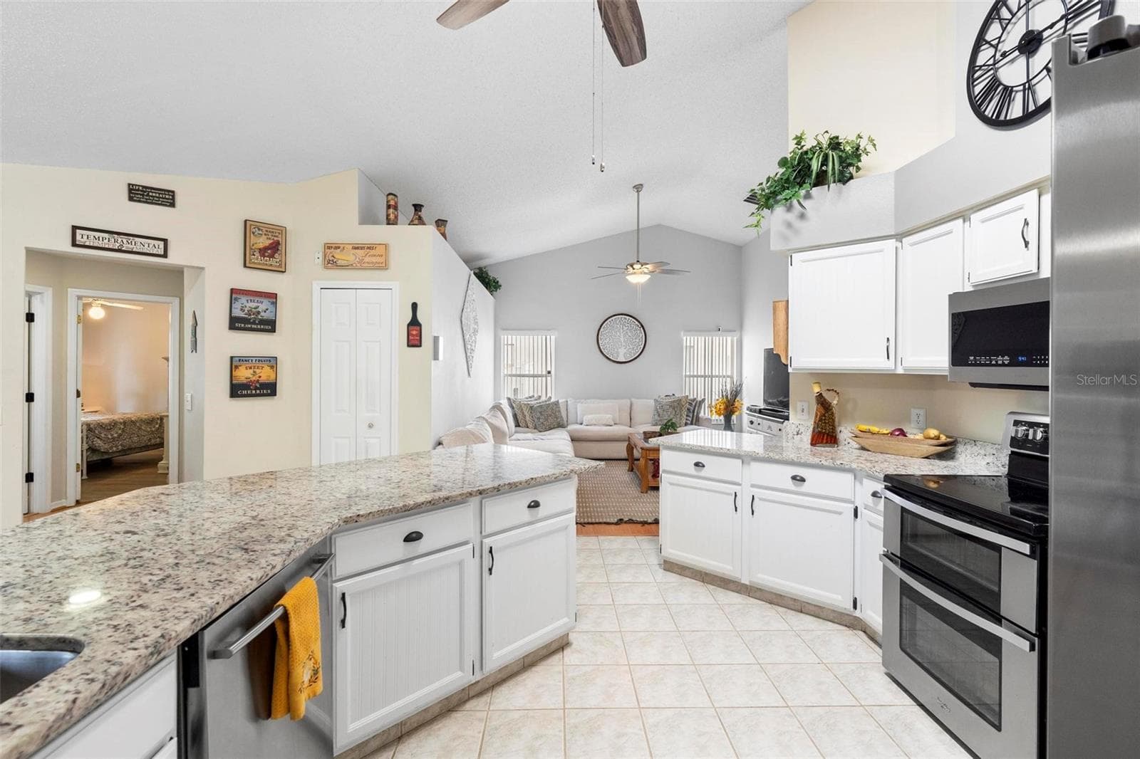 Single Family Residence at 12512 TILLINGHAM CT, ORLANDO, photo 12 of 41