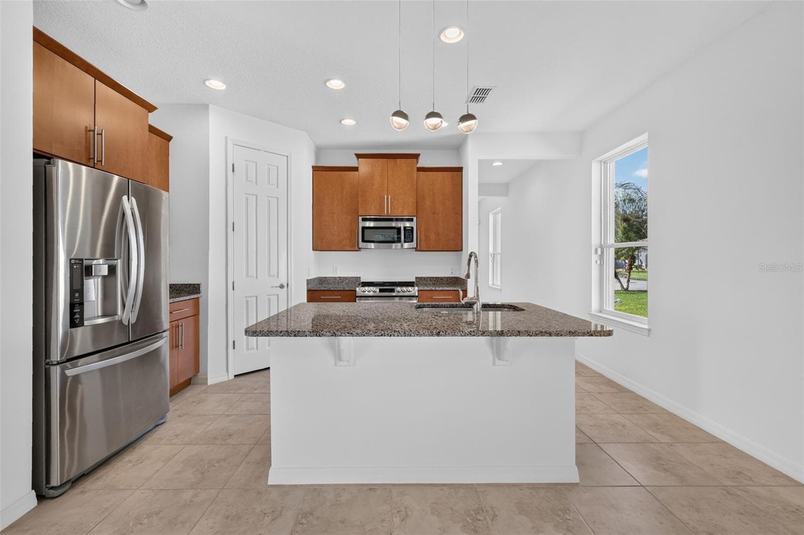 Single Family Residence at 1090 HARBOR RIDGE DR, POINCIANA, photo 9 of 42