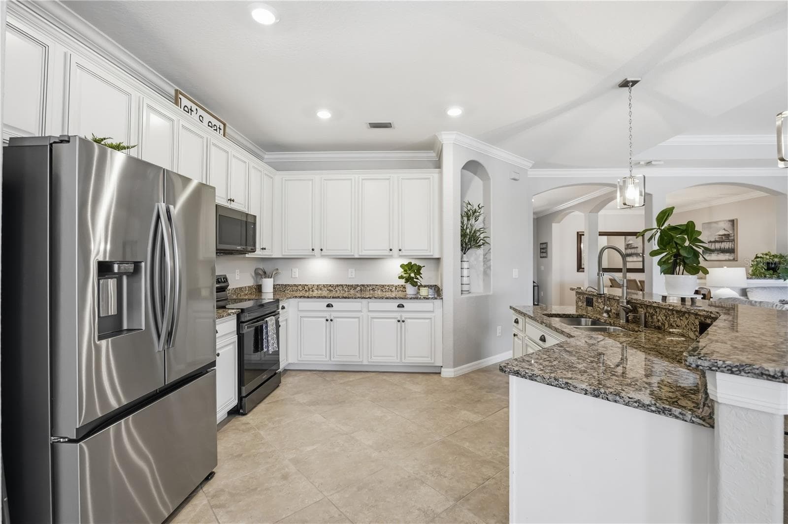 Single Family Residence at 13834 VANCANZA DR, VENICE, photo 3 of 66