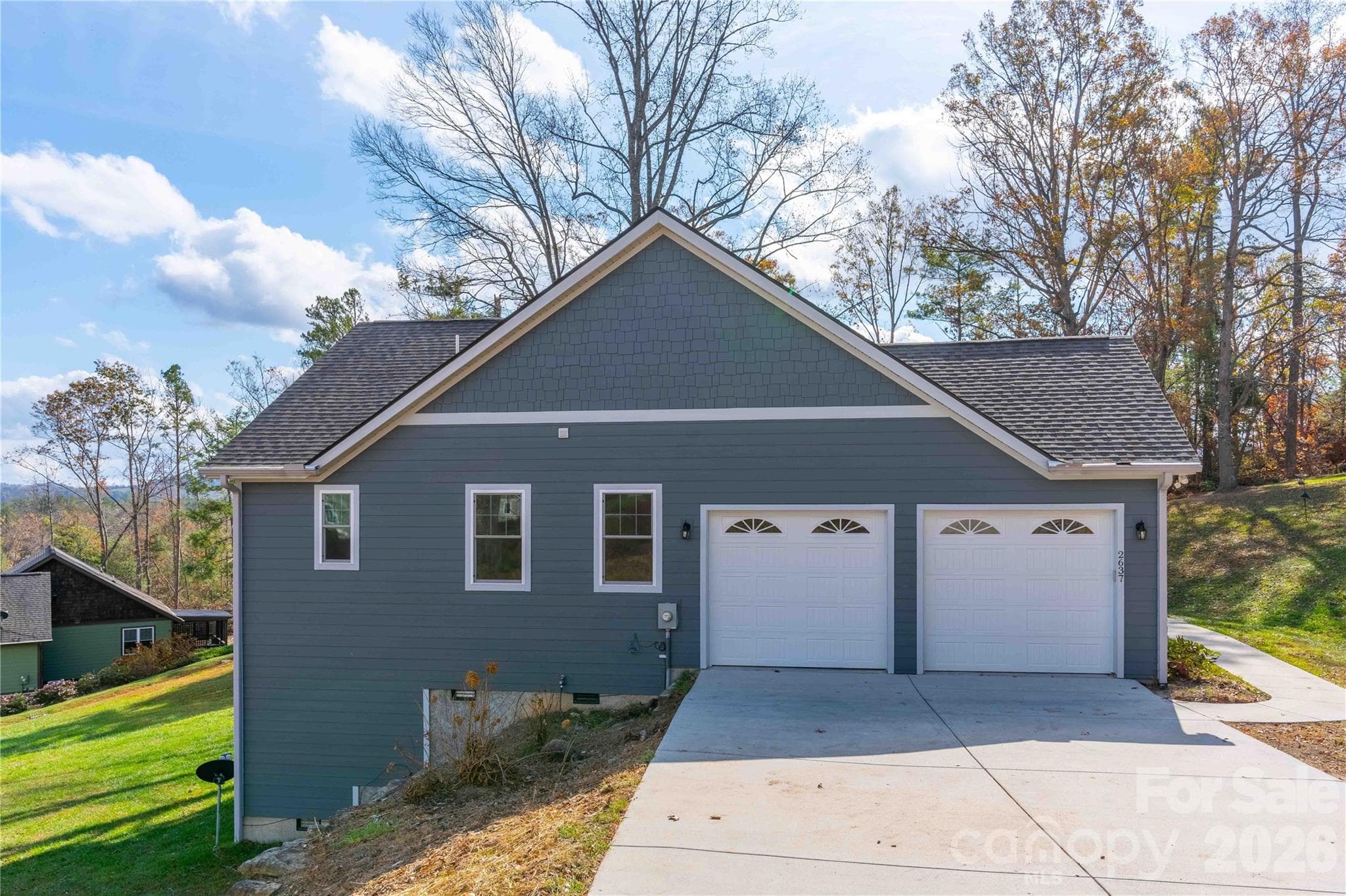 Large Dbl Garage w/ 8 ft high doors. - Hendersonville