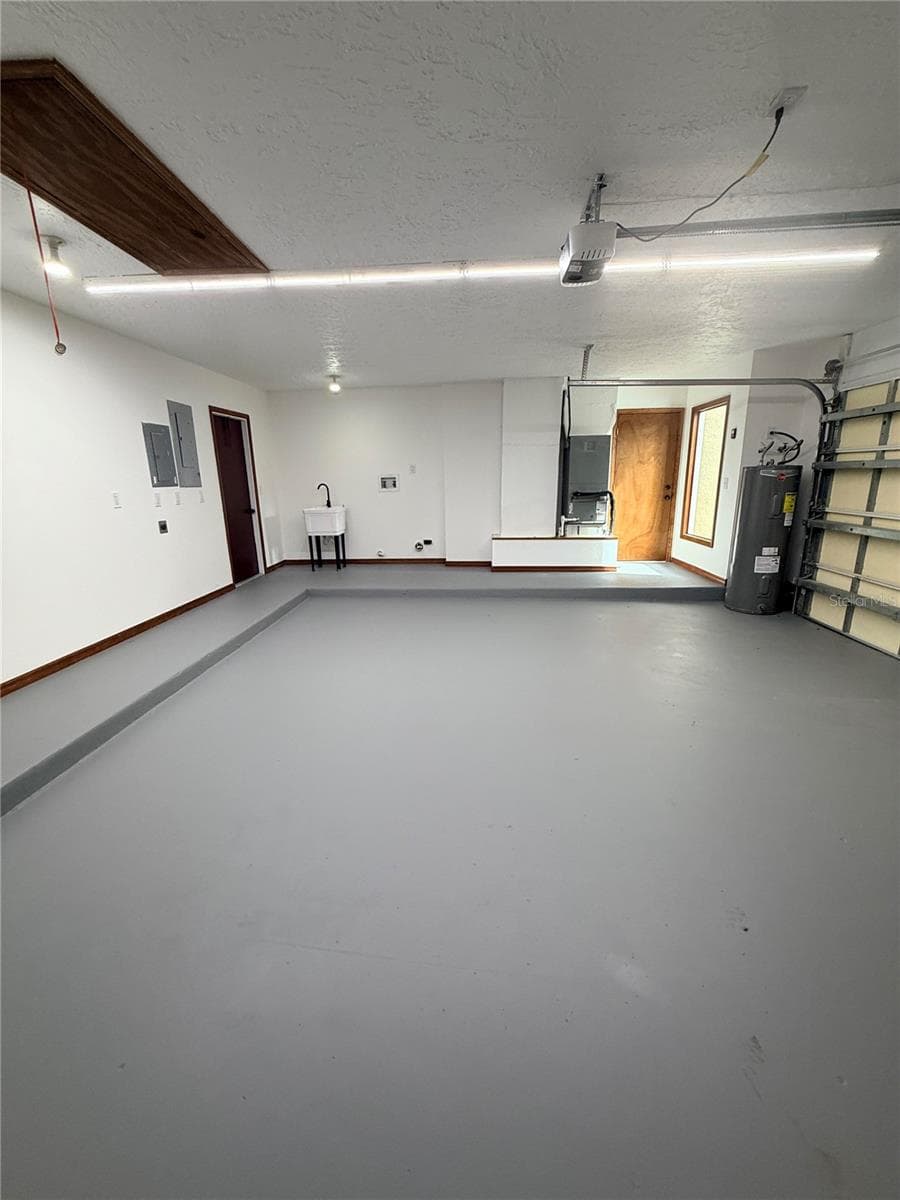 Expansive Garage WOW - 2598 ENTERPRISE OSTEEN RD, OSTEEN