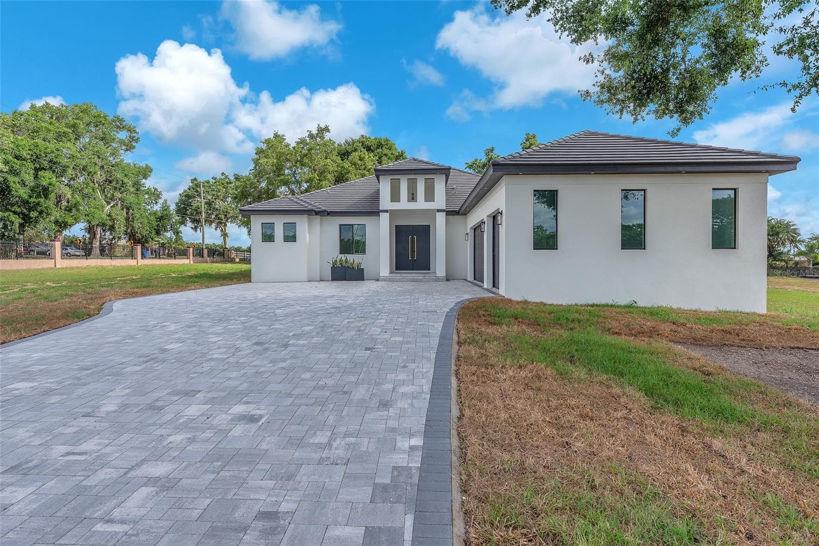 Single Family Residence at 11921 FORT KING HWY, THONOTOSASSA, photo 4 of 77
