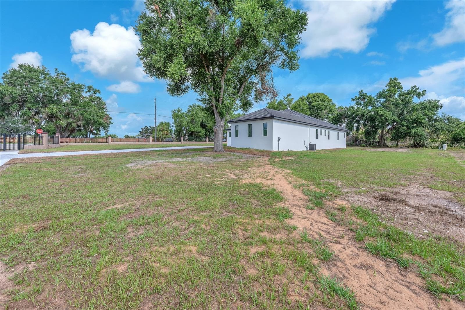 Single Family Residence at 11921 FORT KING HWY, THONOTOSASSA, photo 9 of 77