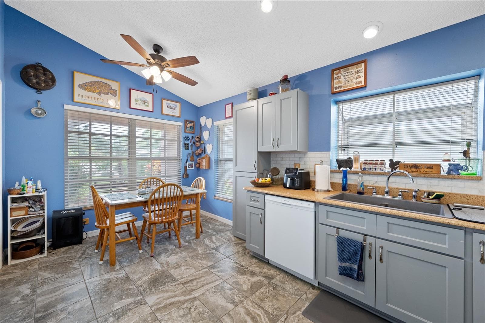 Single Family Residence at 1044 DALESIDE LN, NEW PORT RICHEY, photo 10 of 48