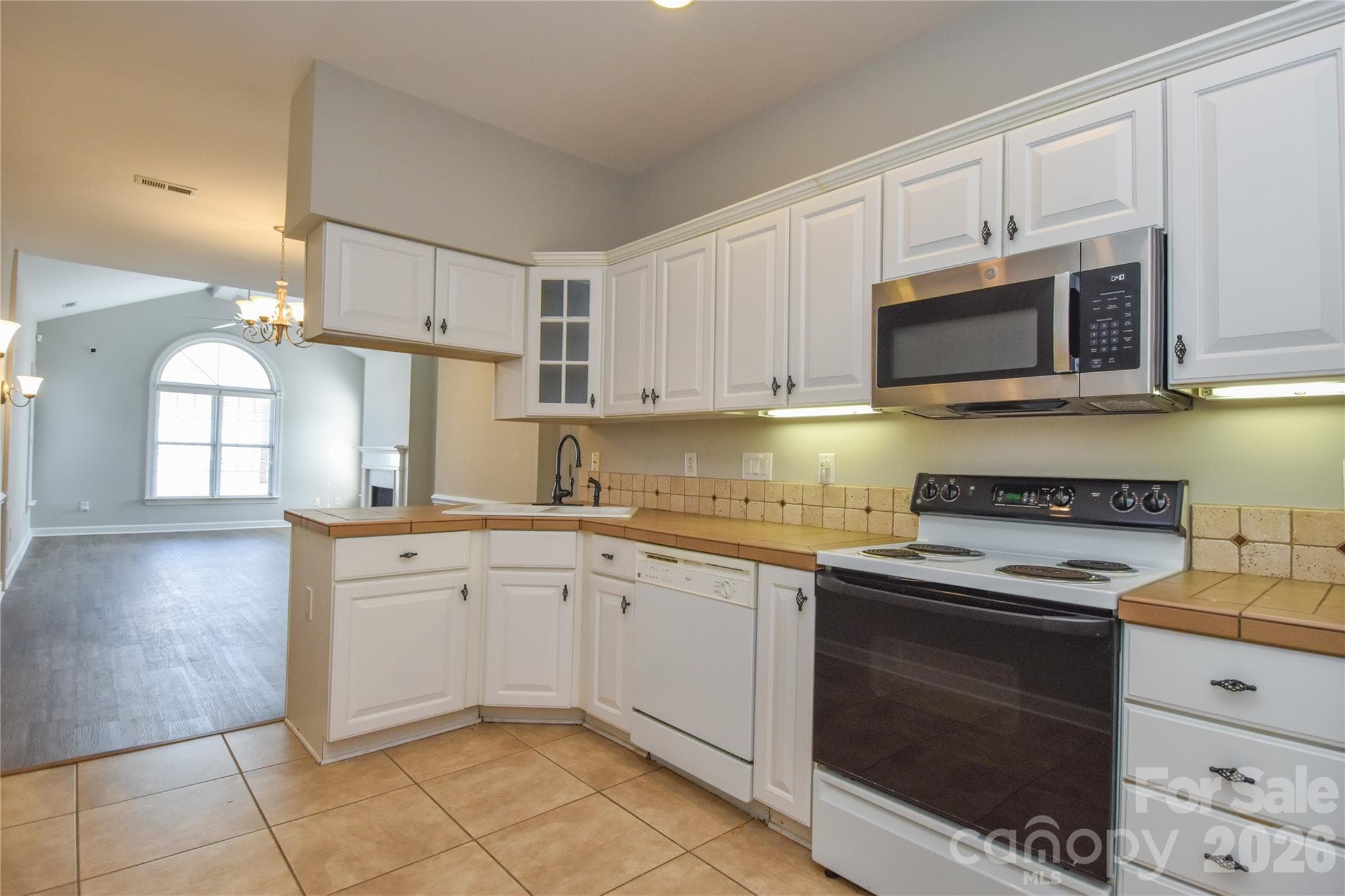 Condominium at 8332 Highland Glen Drive, Charlotte, photo 10 of 25