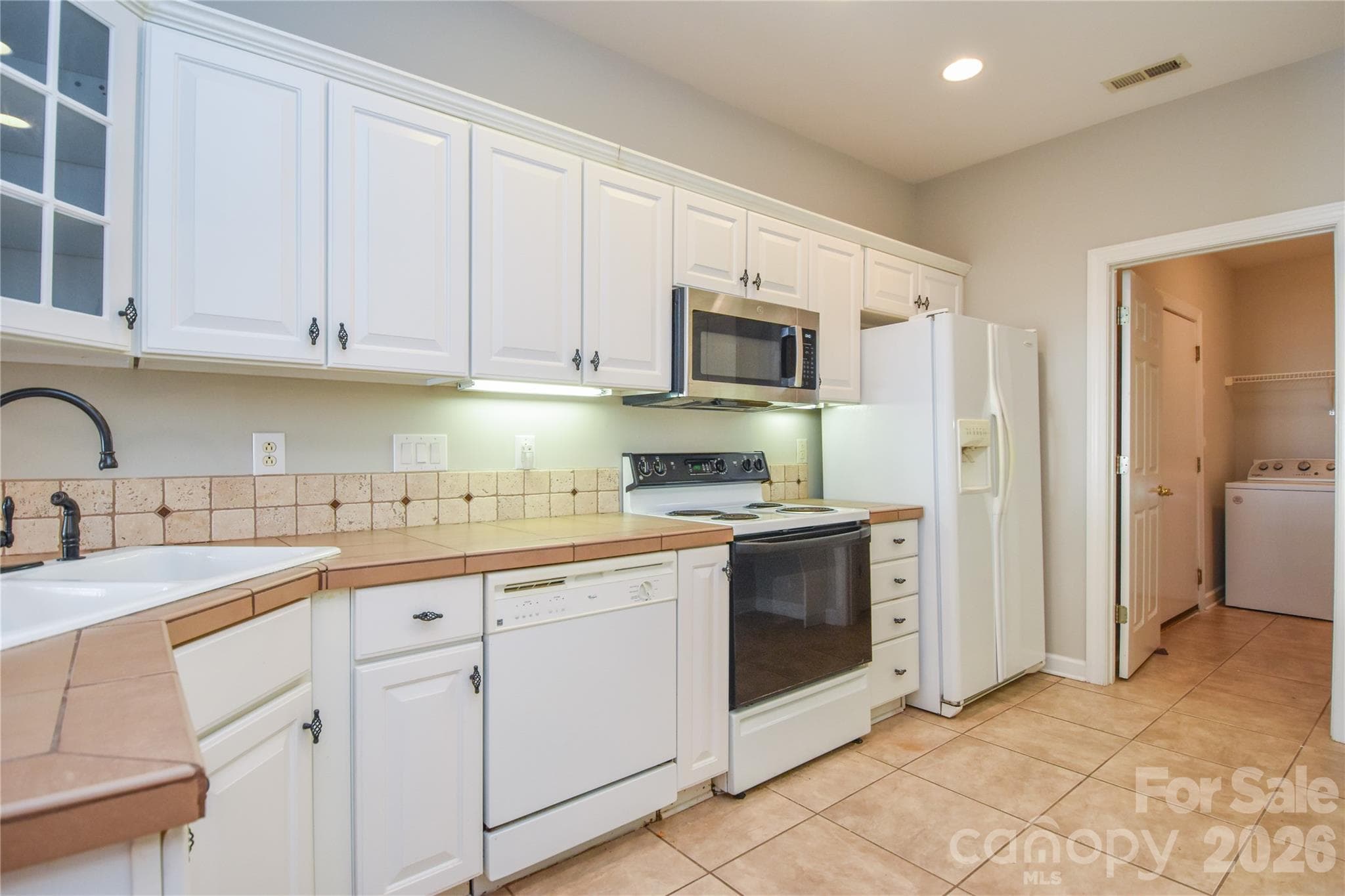 Condominium at 8332 Highland Glen Drive, Charlotte, photo 11 of 25