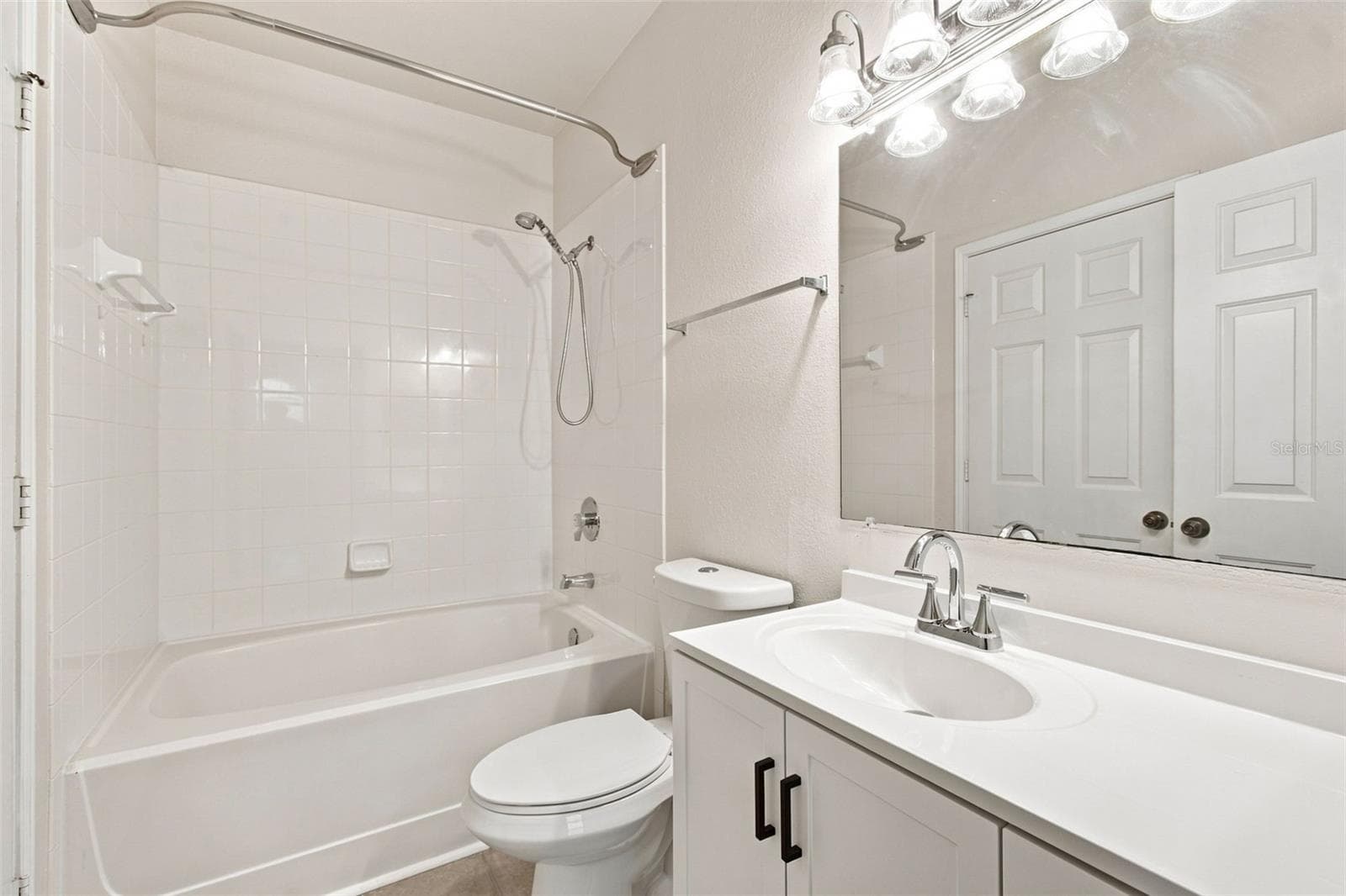 Ensuite Guest Bath - 2151 CHIANTI PL #12-122, PALM HARBOR