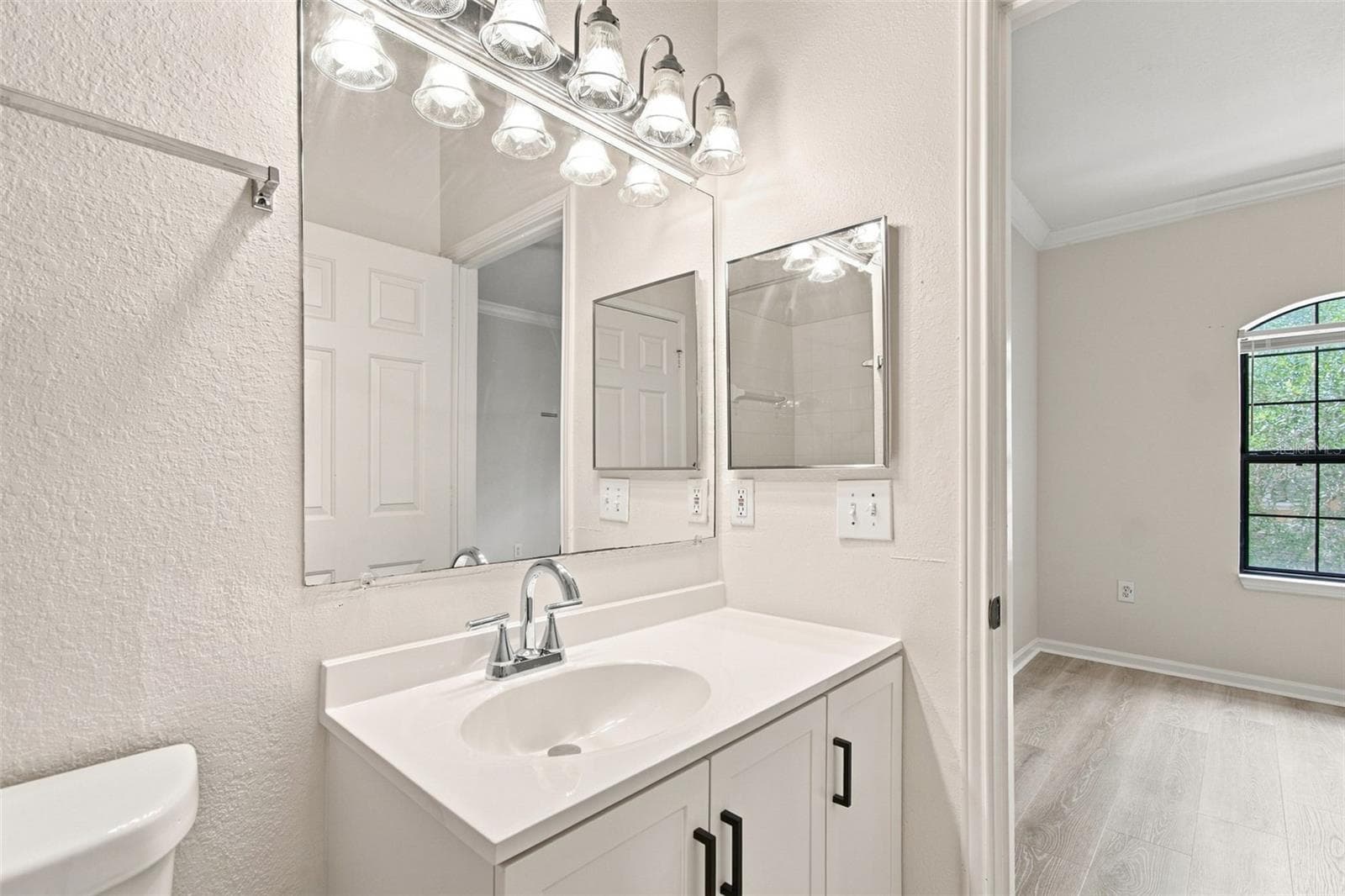 Jack-n-Jill bath - 2151 CHIANTI PL #12-122, PALM HARBOR