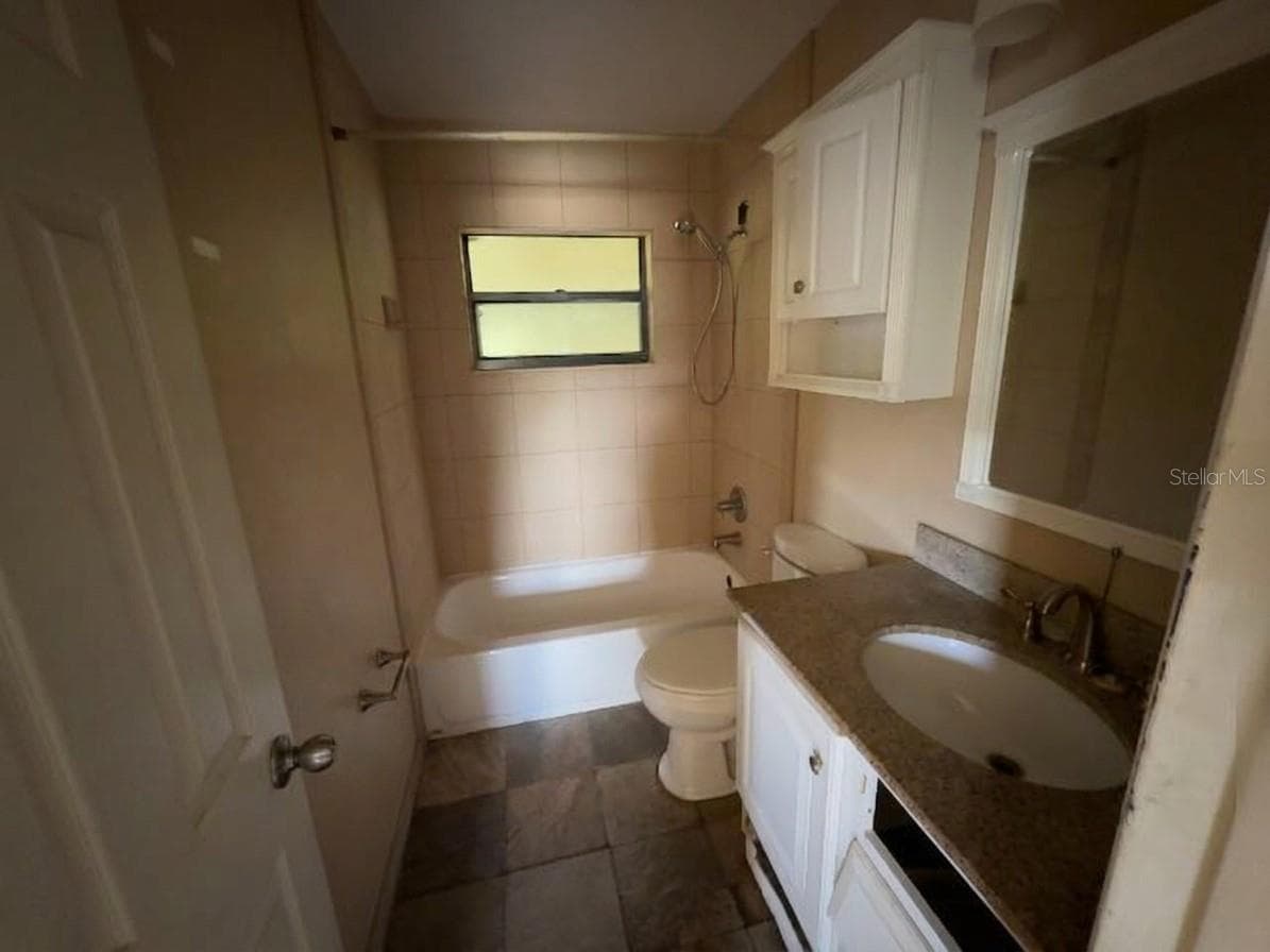 Single Family Residence at 996 GRAYSON DR, ORLANDO, photo 5 of 10