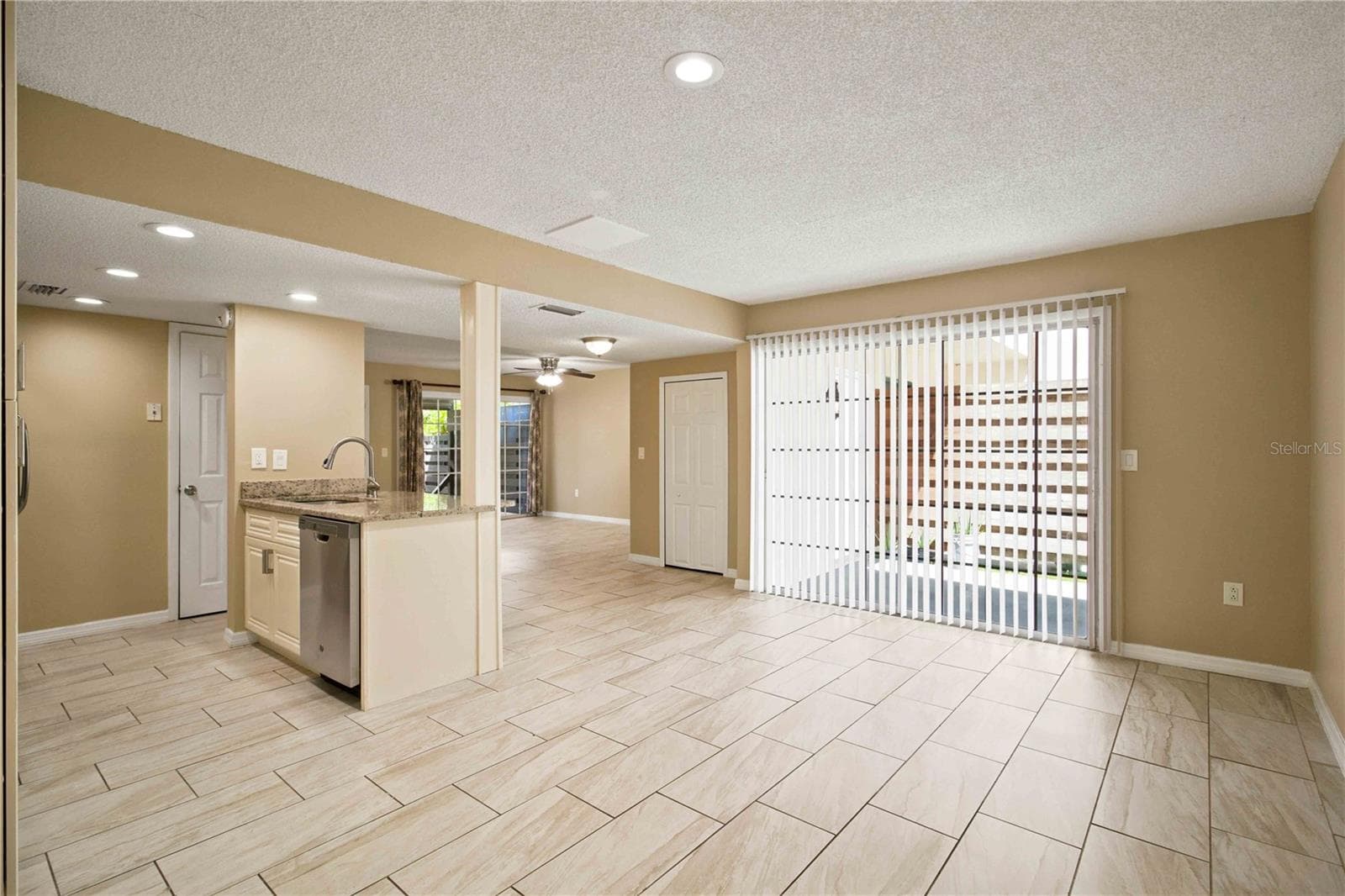 Condominium at 1006 LONGFELLOW CT, SARASOTA, photo 12 of 55