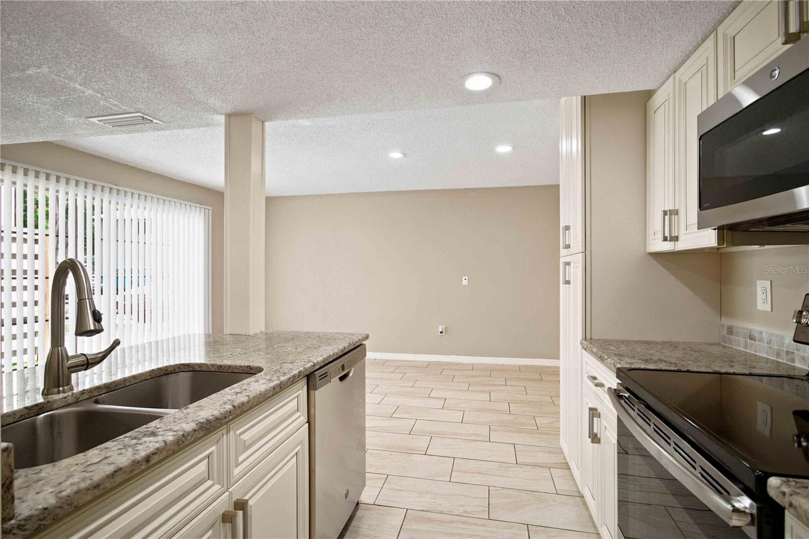Condominium at 1006 LONGFELLOW CT, SARASOTA, photo 18 of 55