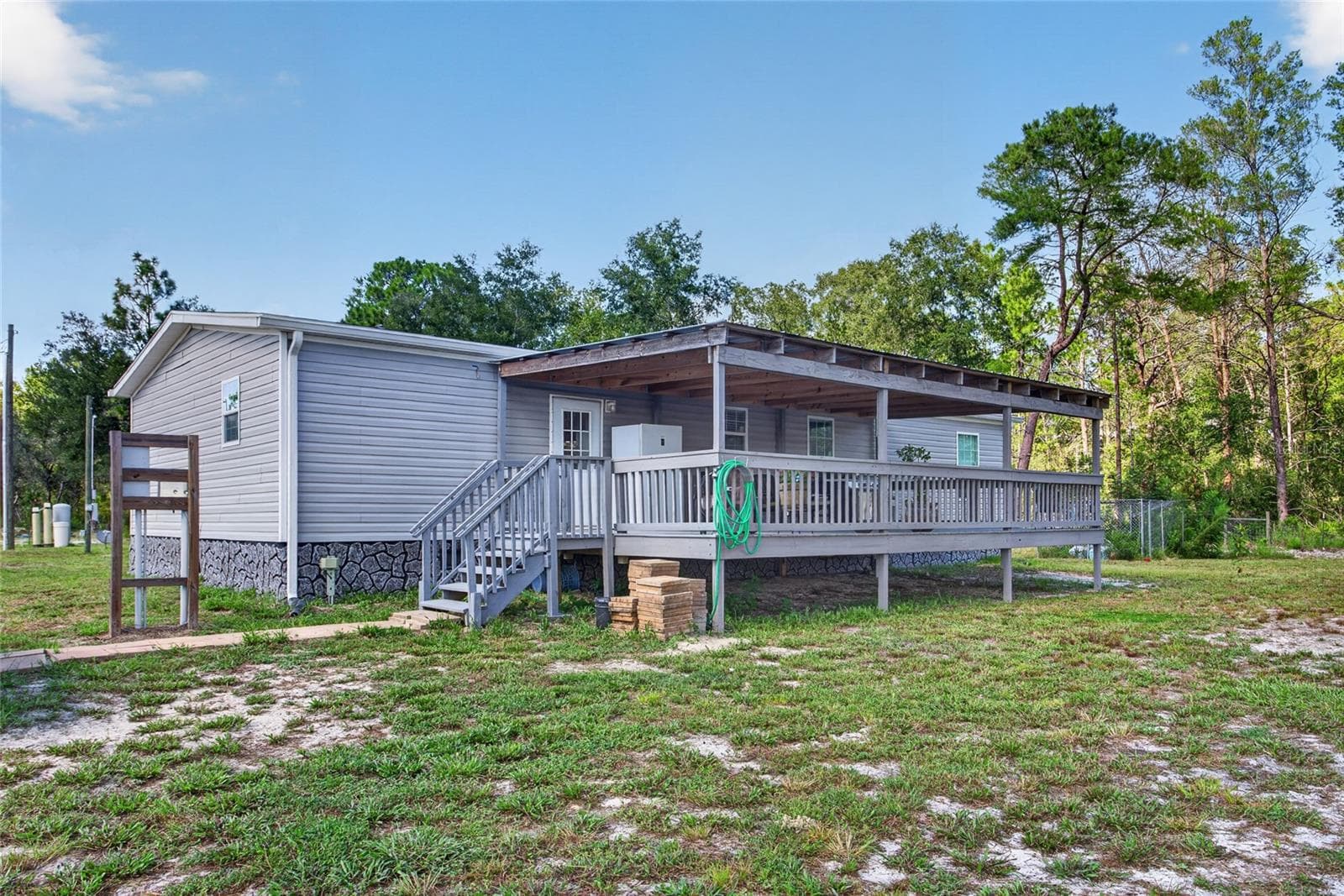 Manufactured Home at 79 NE 91ST ST, BRANFORD, photo 38 of 43