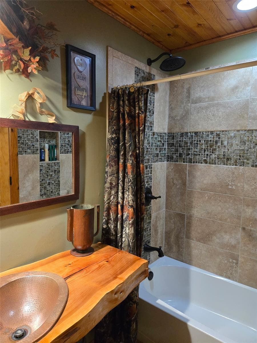 Main Bathroom - 15190 LEEANN RD, SARASOTA