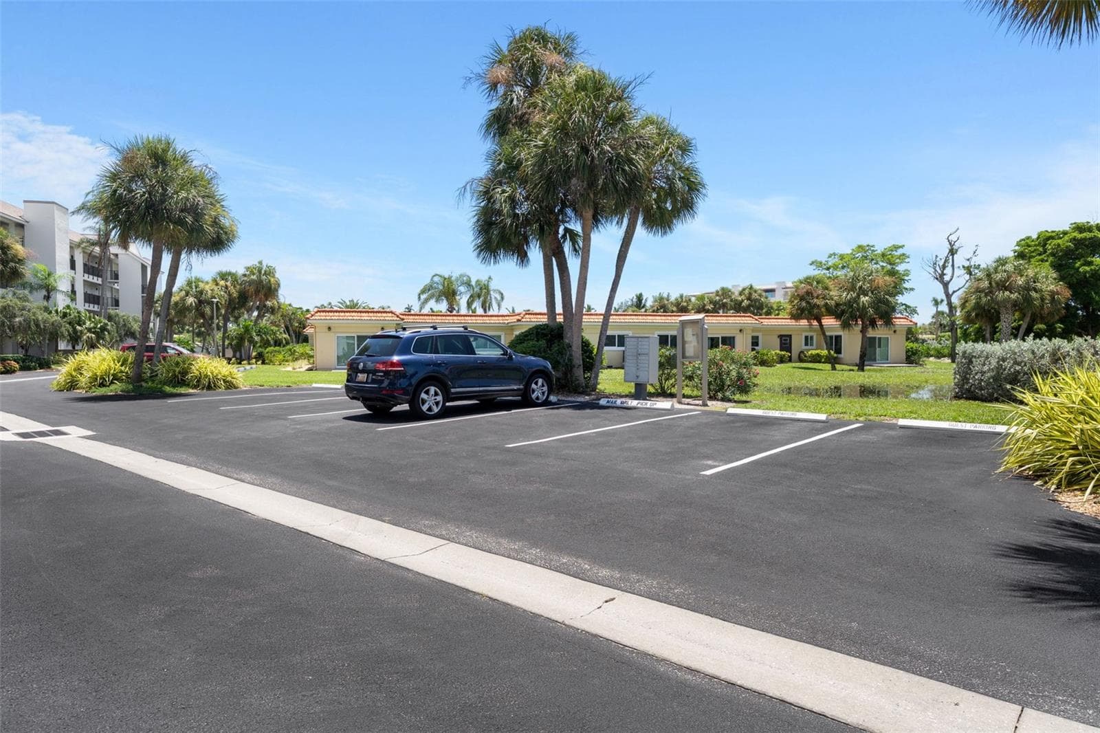 PLENTIFUL GUEST PARKING - 4800 GULF OF MEXICO DR #PH 3, LONGBOAT KEY