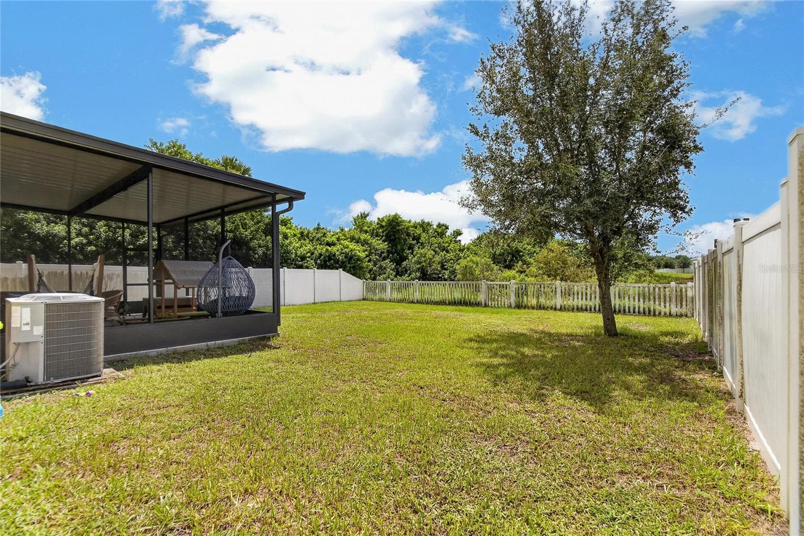 Large Backyard - 8219 BILSTON VILLAGE LN, GIBSONTON