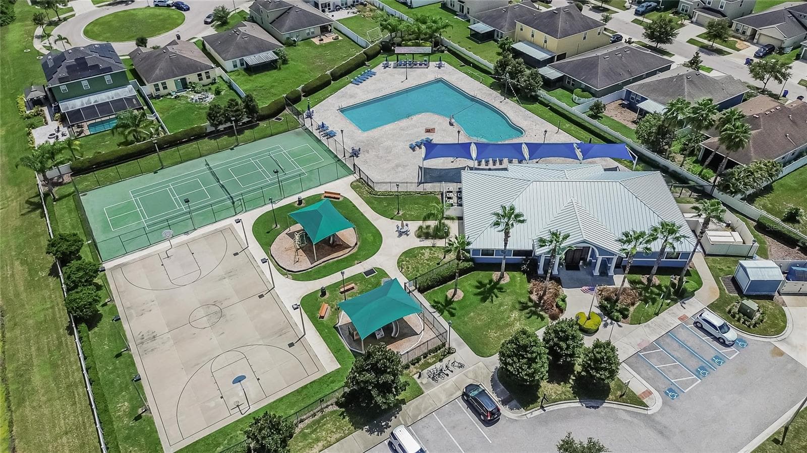 Clubhouse and amenities - 8219 BILSTON VILLAGE LN, GIBSONTON