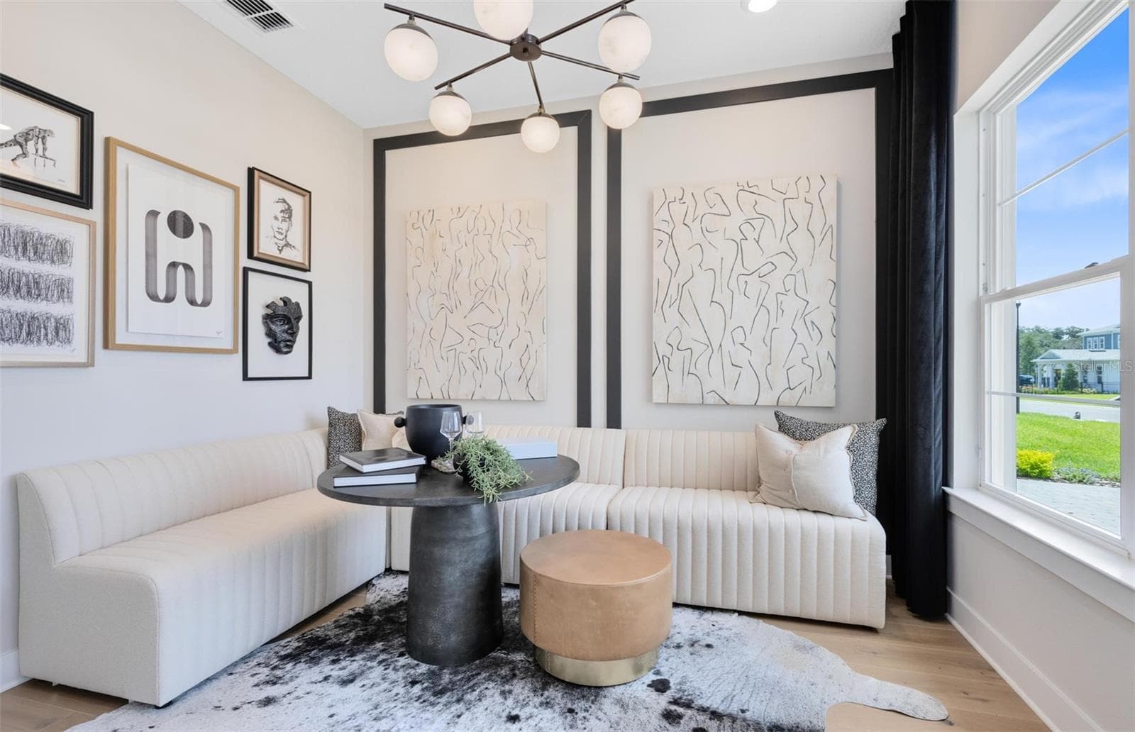 Actual home photo. Colors, finishes, textures and options may appear differently in person due to variations in monitors and viewing devices. - 16920 LONE OAK CIRCLE, ORLANDO