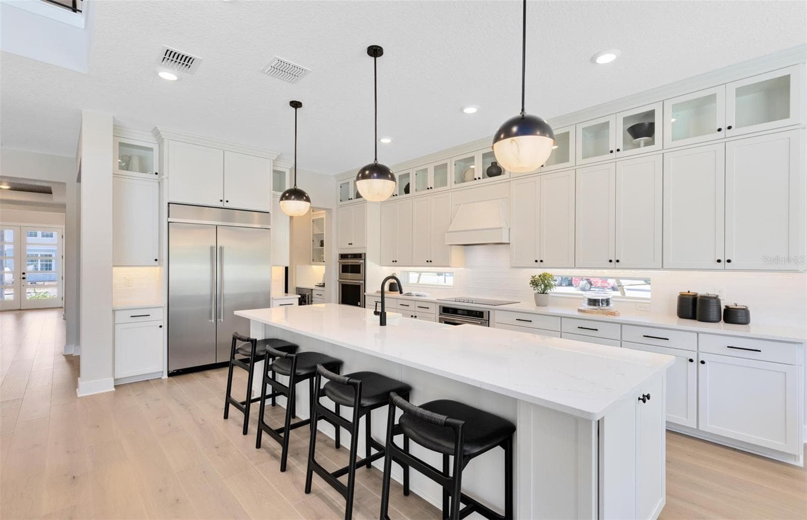 Actual home photo. Colors, finishes, textures and options may appear differently in person due to variations in monitors and viewing devices. - 16920 LONE OAK CIRCLE, ORLANDO