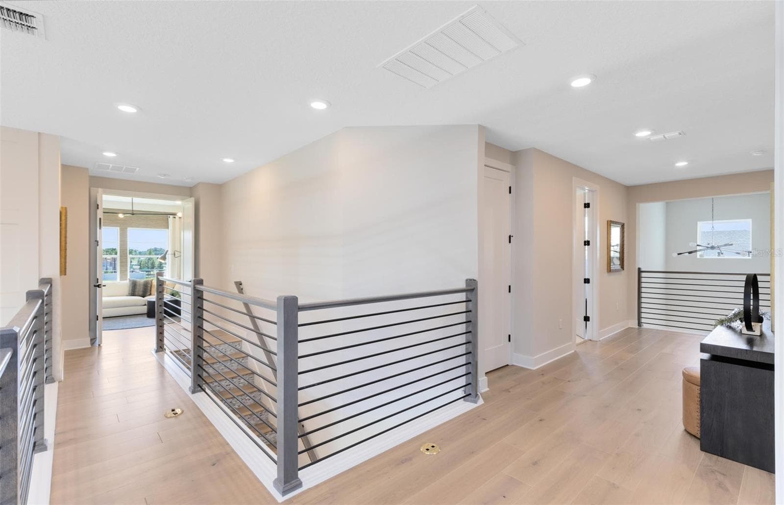 Actual home photo. Colors, finishes, textures and options may appear differently in person due to variations in monitors and viewing devices. - 16920 LONE OAK CIRCLE, ORLANDO