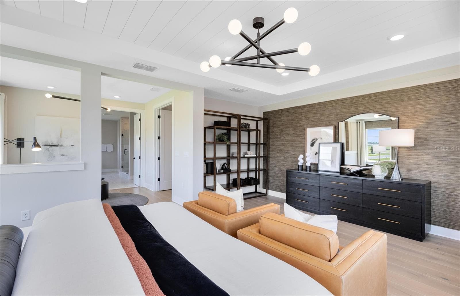Actual home photo. Colors, finishes, textures and options may appear differently in person due to variations in monitors and viewing devices. - 16920 LONE OAK CIRCLE, ORLANDO