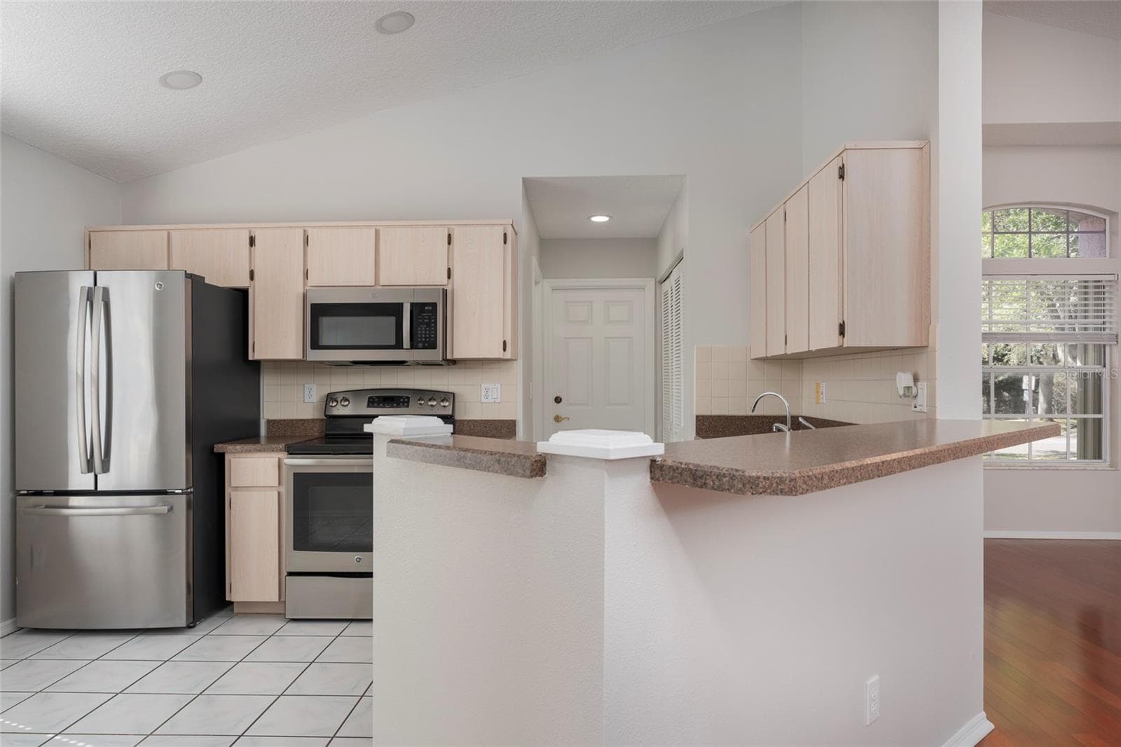 Villa at 717 LIGHTHOUSE DR, TARPON SPRINGS, photo 10 of 29
