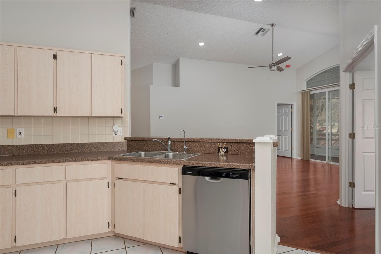 Villa at 717 LIGHTHOUSE DR, TARPON SPRINGS, photo 11 of 29