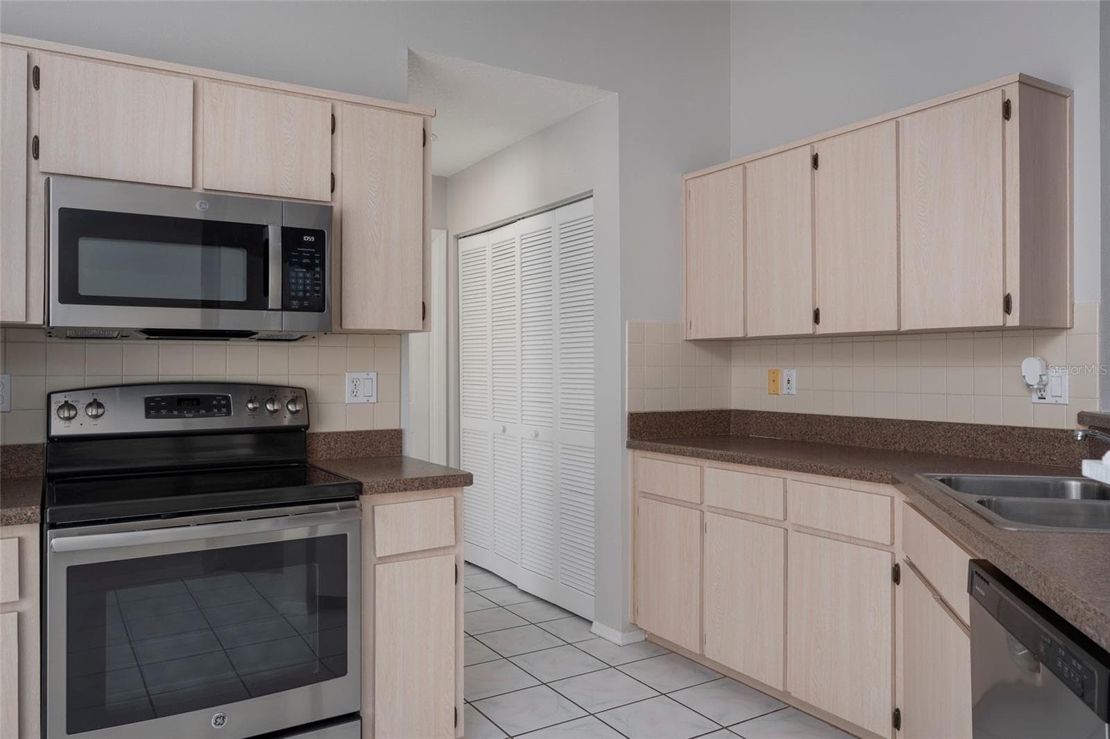 Villa at 717 LIGHTHOUSE DR, TARPON SPRINGS, photo 12 of 29