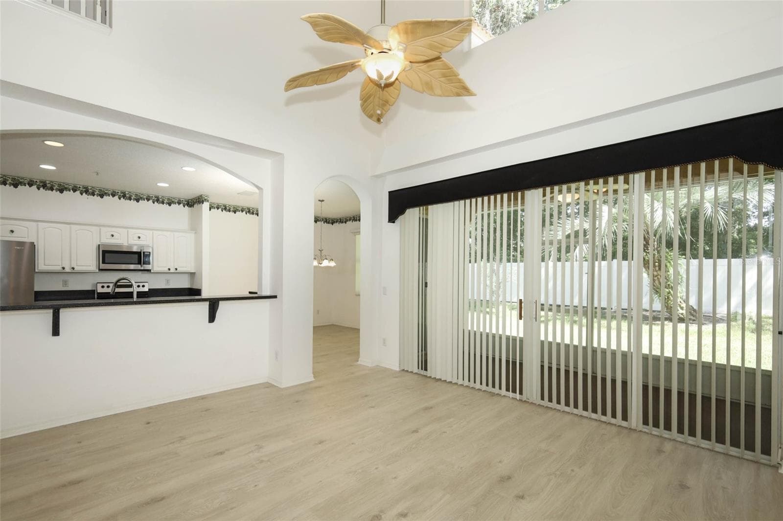 Family Room Kitchen View - 2247 WEKIVA VILLAGE LN, APOPKA