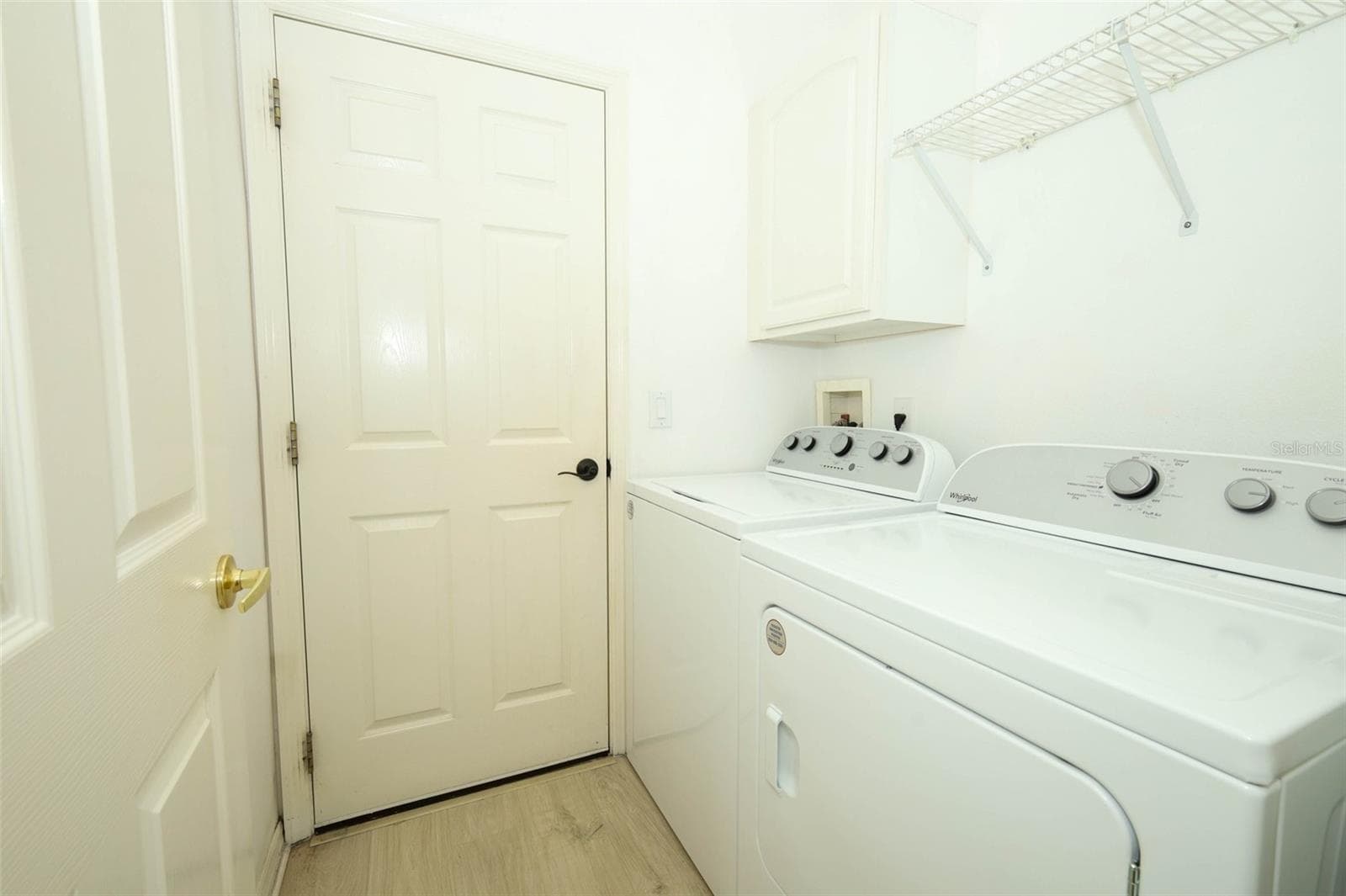 Laundry Room Garage Door - 2247 WEKIVA VILLAGE LN, APOPKA