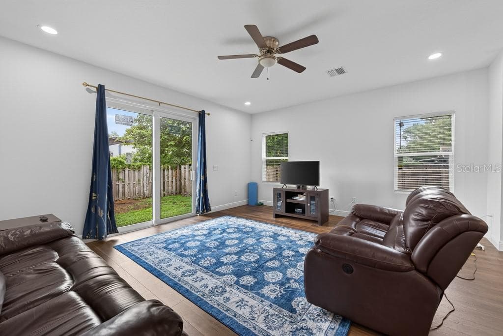 Single Family Residence at 8118 N SEMMES ST, TAMPA, photo 4 of 42
