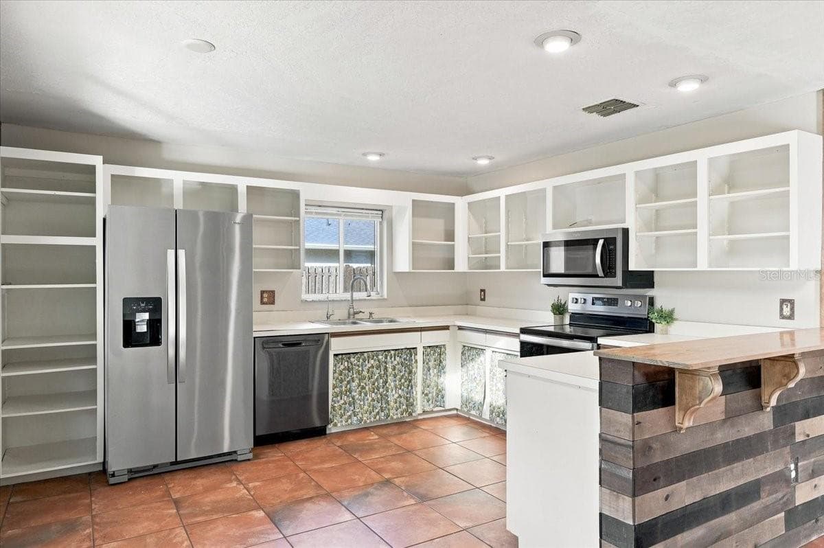 Single Family Residence at 20828 MAXIM PKWY, ORLANDO, photo 9 of 24