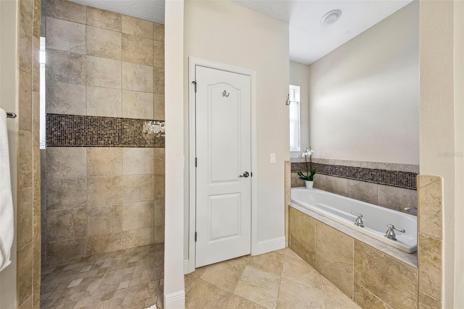 Roman Shower and Separate Bathtub in Primary Bath - 2088 NW 102ND BLVD, WILDWOOD