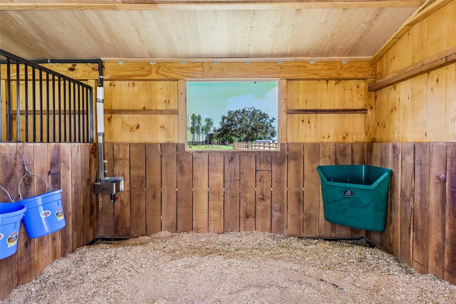 Spacious 12x12 Stalls with filtered automatic waters in each. - 2088 NW 102ND BLVD, WILDWOOD